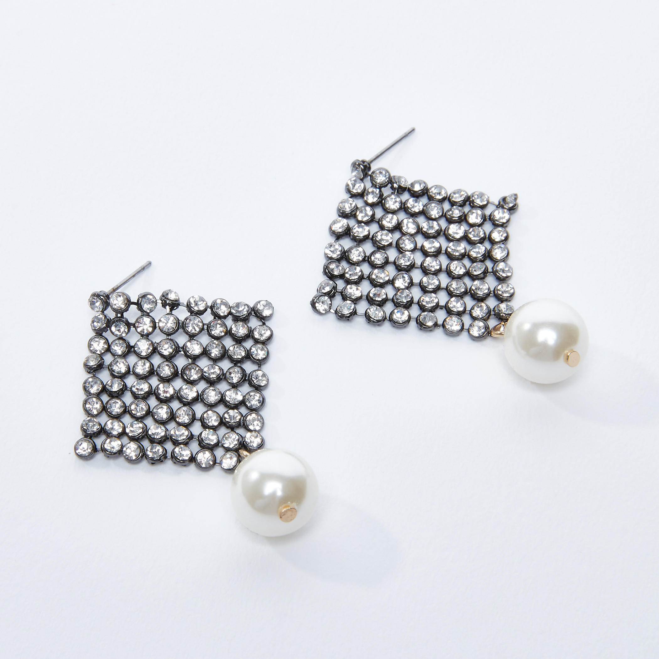 أقراط مرصعة بتفاصيل لؤلؤ-women-watchesandjewellery-jewellery-earrings-image-1