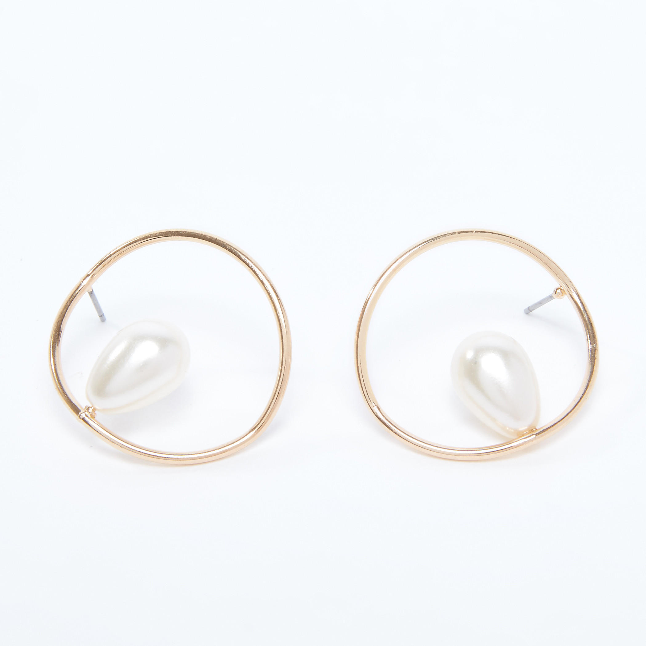 أقراط بتفاصيل لؤلؤ ومكبس إغلاق-women-watchesandjewellery-jewellery-earrings-image-1