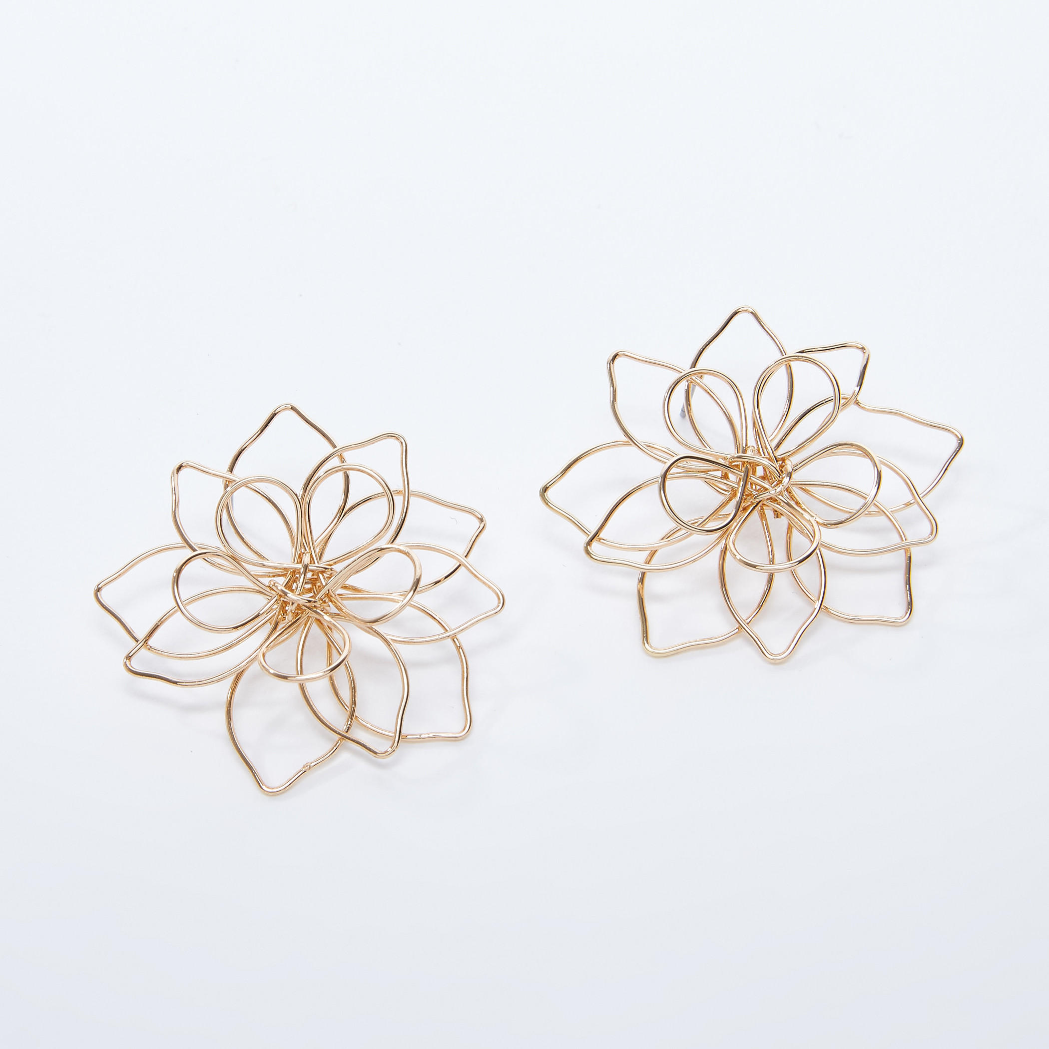 أقراط ميتاليك على شكل وردة بمكبس إغلاق-women-watchesandjewellery-jewellery-earrings-image-3