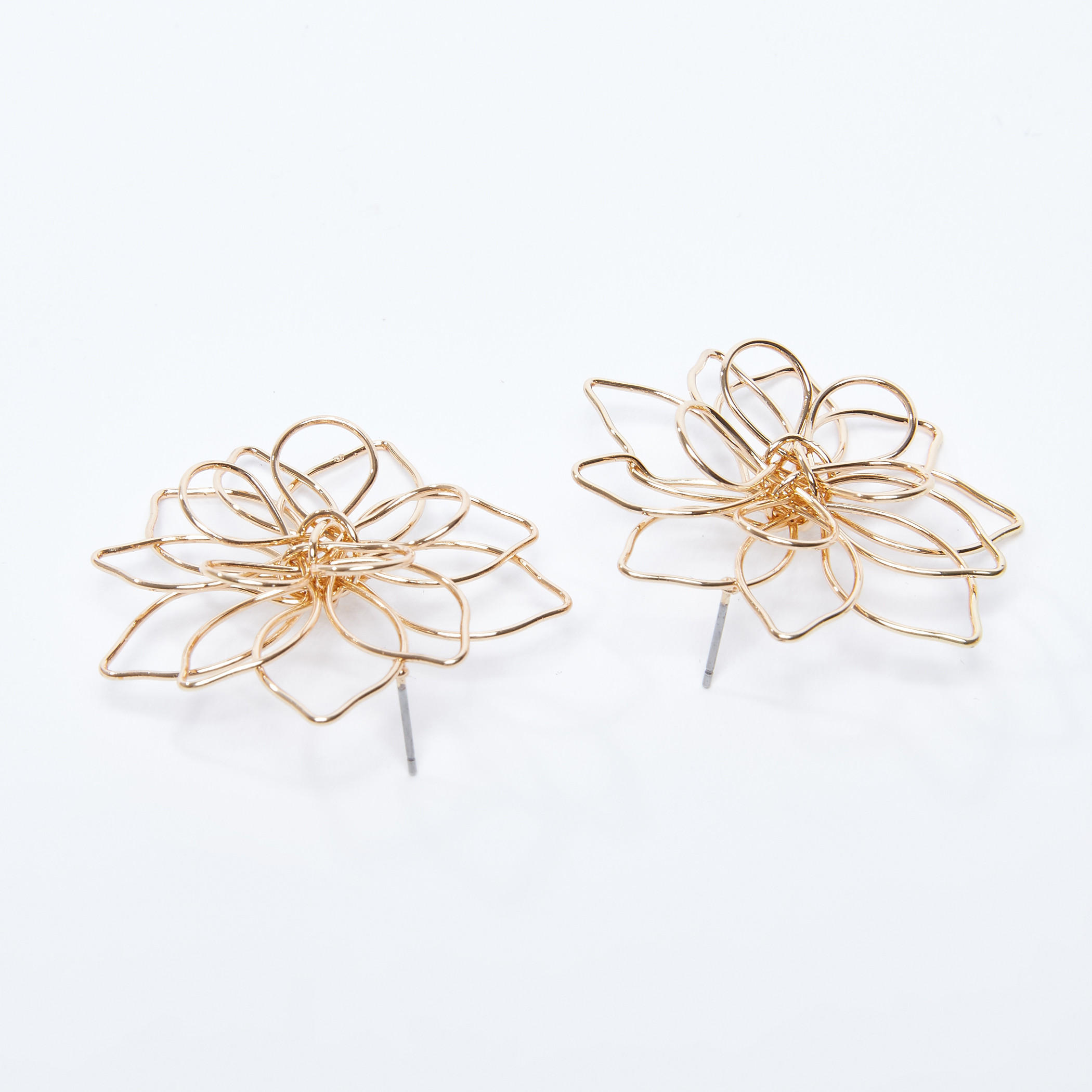 أقراط ميتاليك على شكل وردة بمكبس إغلاق-women-watchesandjewellery-jewellery-earrings-image-1