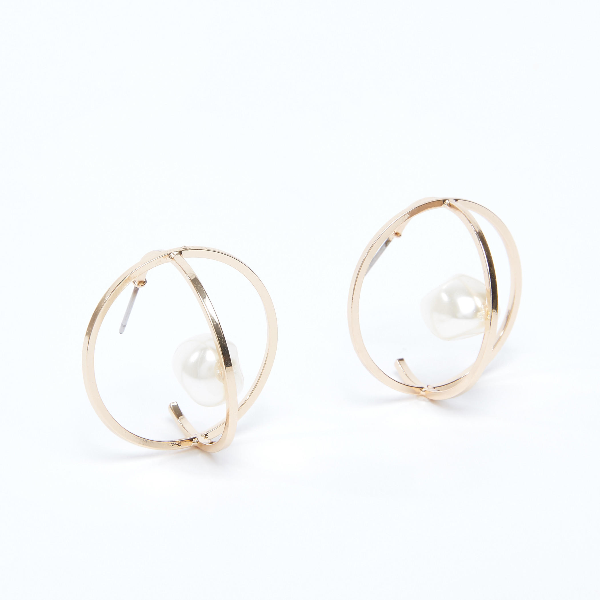 أقراط بحلقات ميتاليك وتفاصيل لؤلؤ-women-watchesandjewellery-jewellery-earrings-image-1