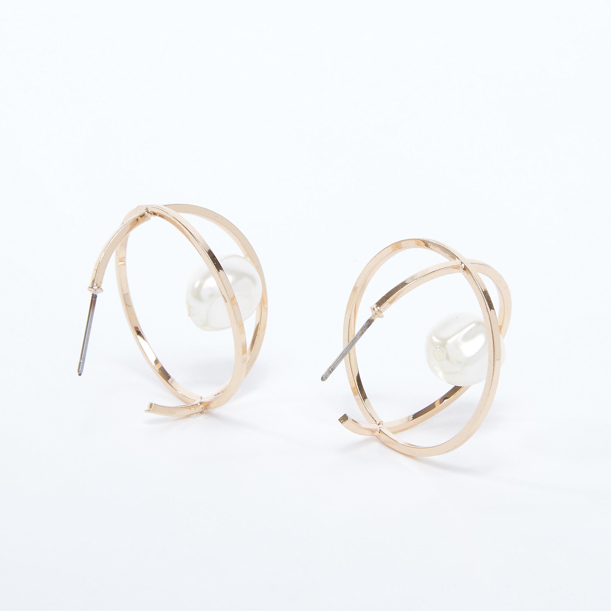 أقراط بحلقات ميتاليك وتفاصيل لؤلؤ-women-watchesandjewellery-jewellery-earrings-image-3