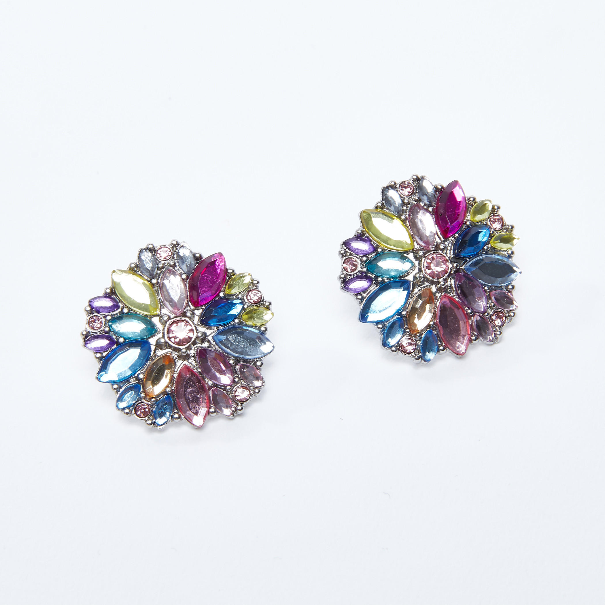 أقراط مرّصعة بمكبس إغلاق-women-watchesandjewellery-jewellery-earrings-image-3