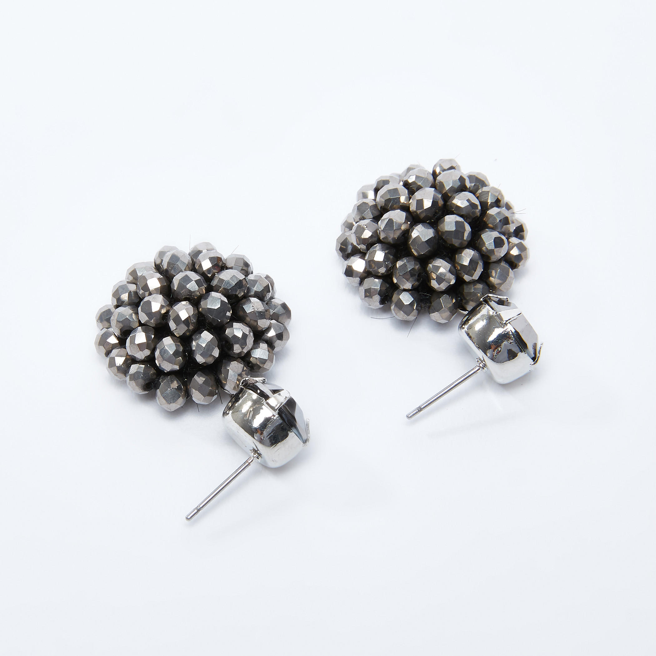 أقراط مرّصعة بمكبس إغلاق-women-watchesandjewellery-jewellery-earrings-image-1