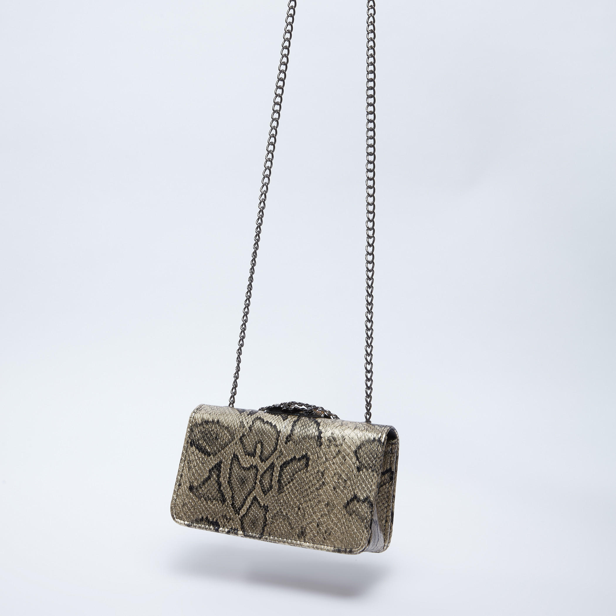 حقيبة ساتشيل بتفاصيل مرصّعة وزهرية وطبعات-women-bagsandwallets-handbags-image-2