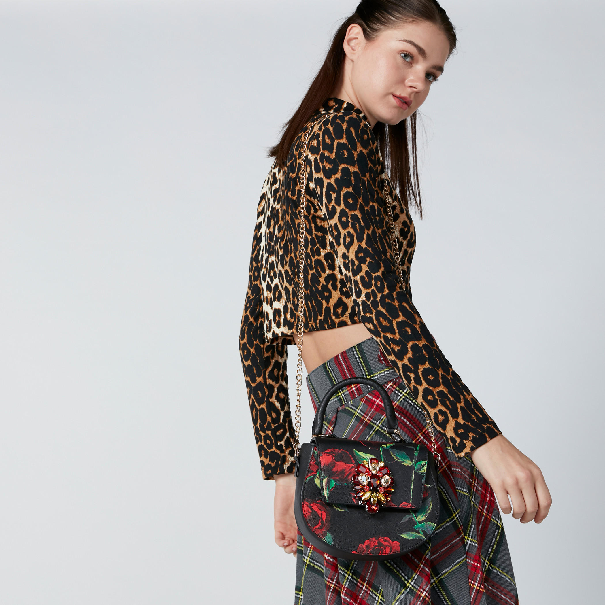 حقيبة ساتشيل مرصّعة بزر إغلاق مغناطيسي وسلسلة ميتاليك-women-bagsandwallets-handbags-image-2