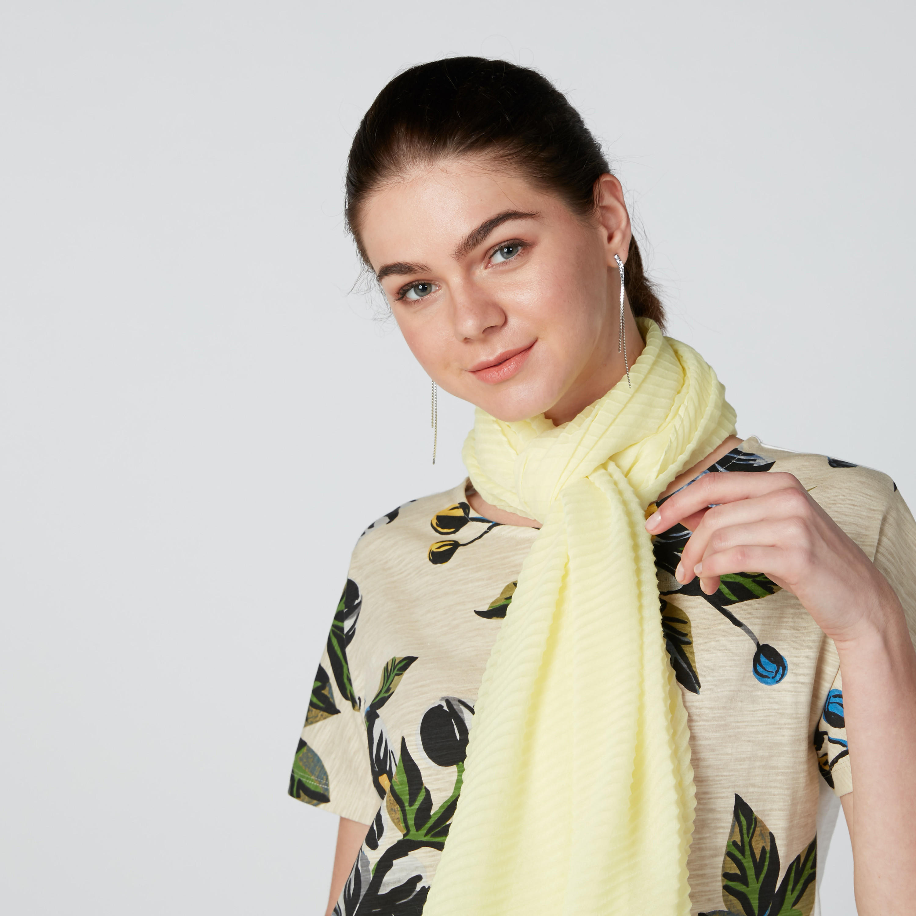 وشاح مزيّن-women-clothingaccessories-scarves-image-2
