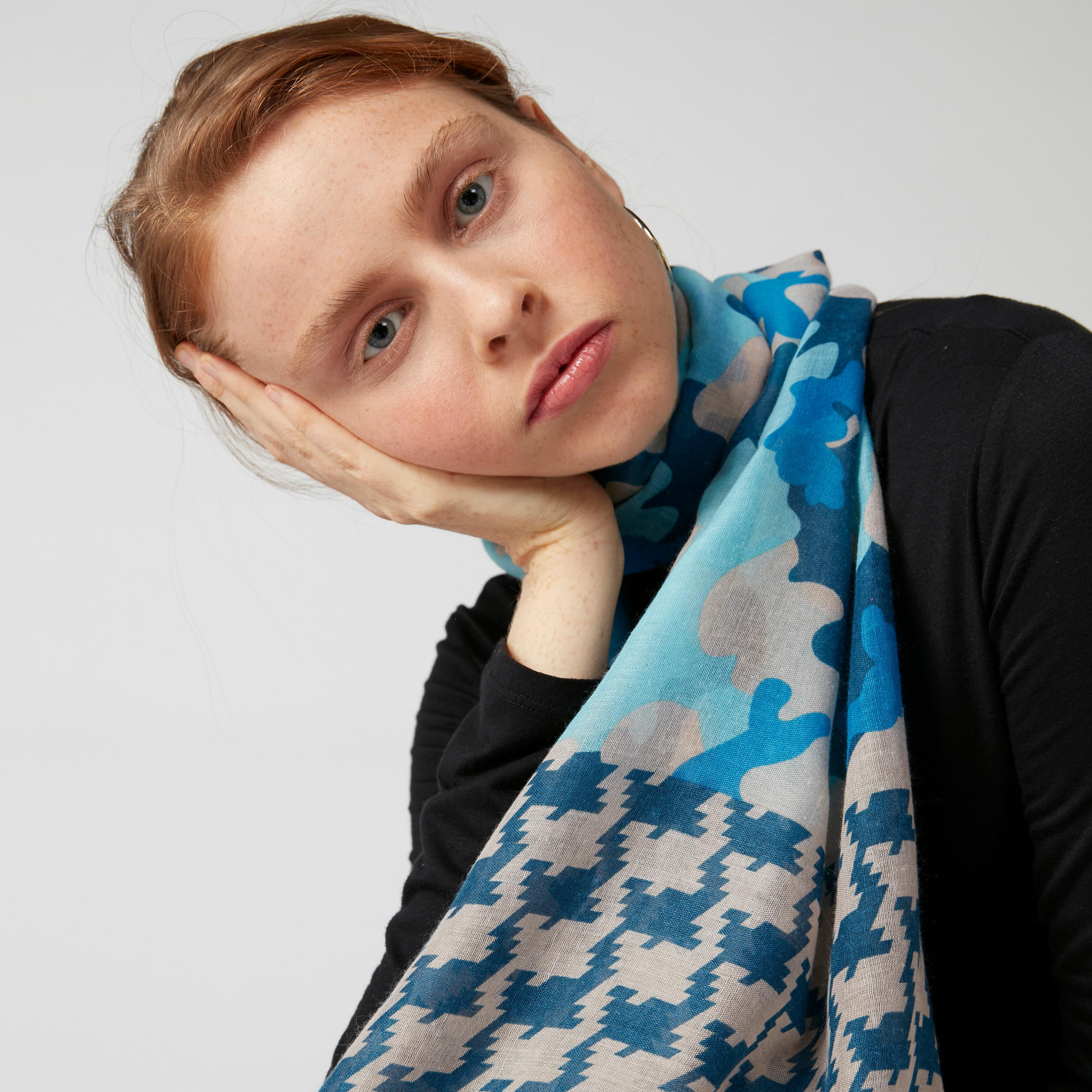 وشاح مستطيل بطبعات-women-clothingaccessories-scarves-image-2