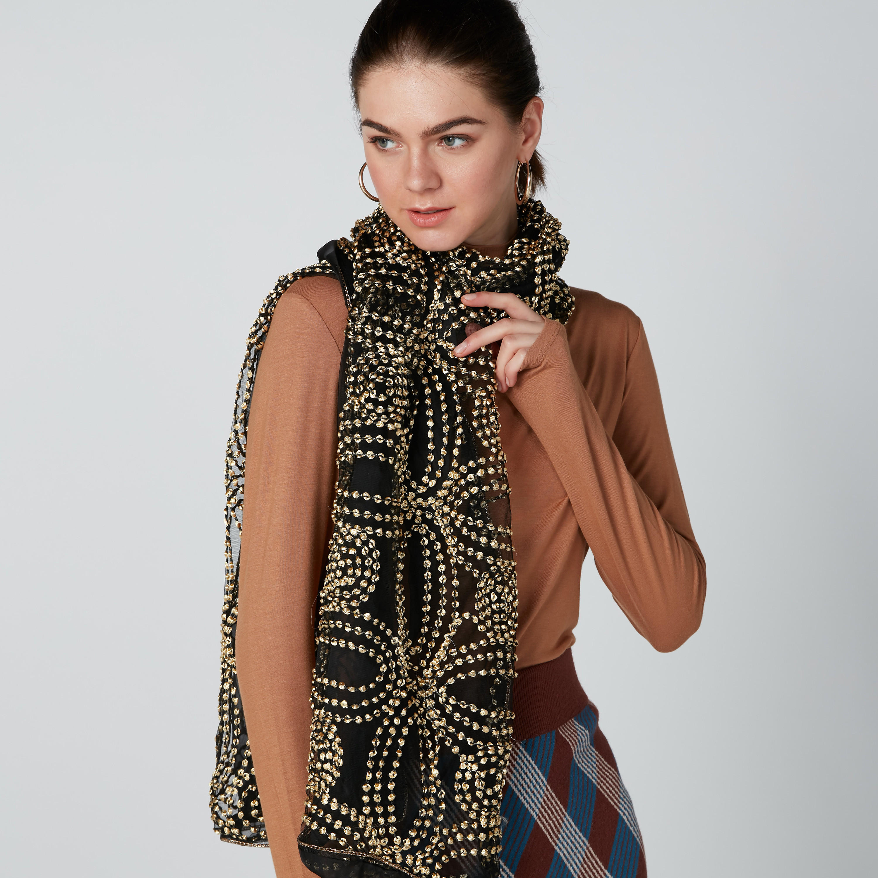 وشاح مزيّن-women-clothingaccessories-scarves-image-2