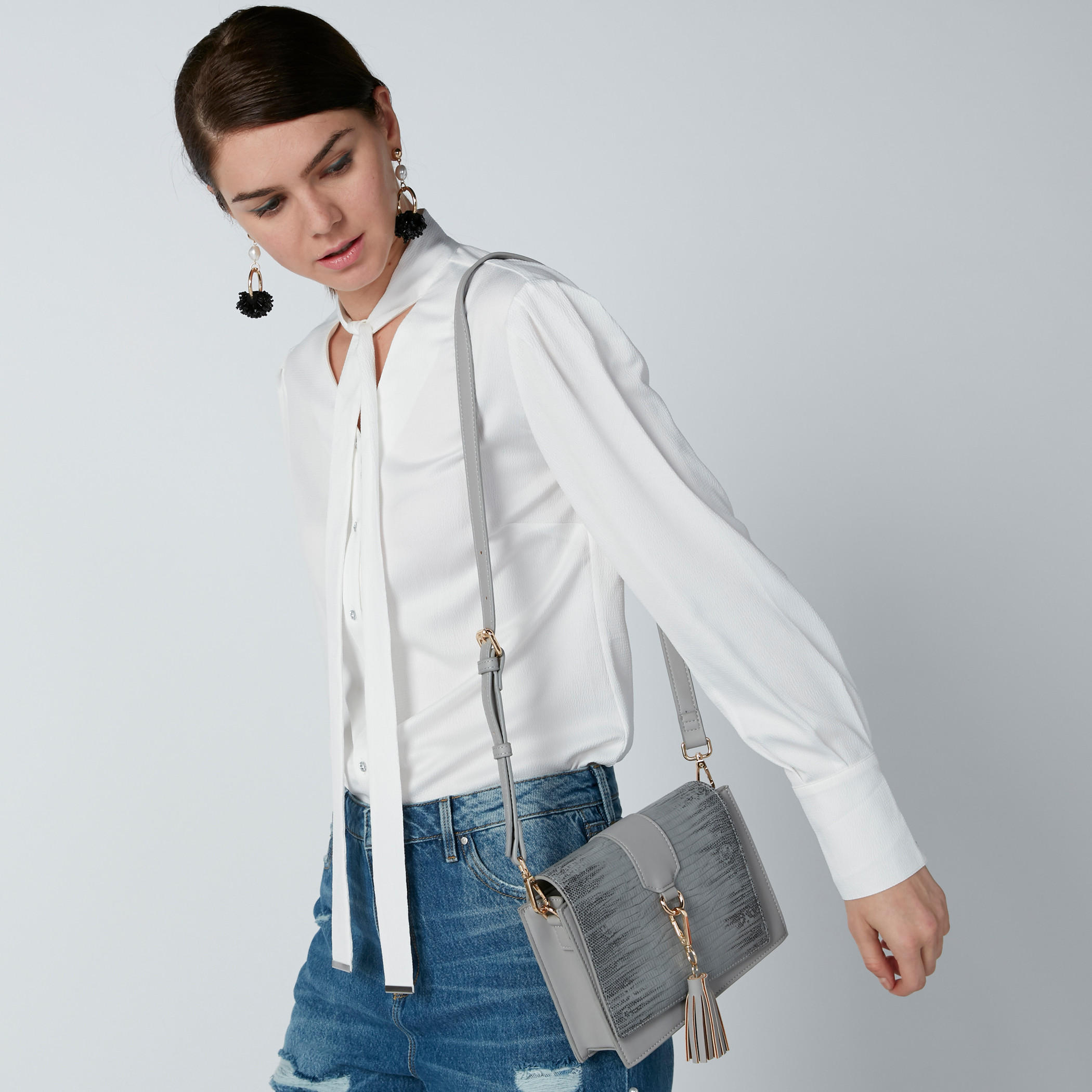 حقيبة ساتشيل بزر إغلاق مغناطيسي وشرّابات وطبعات-women-bagsandwallets-handbags-image-2