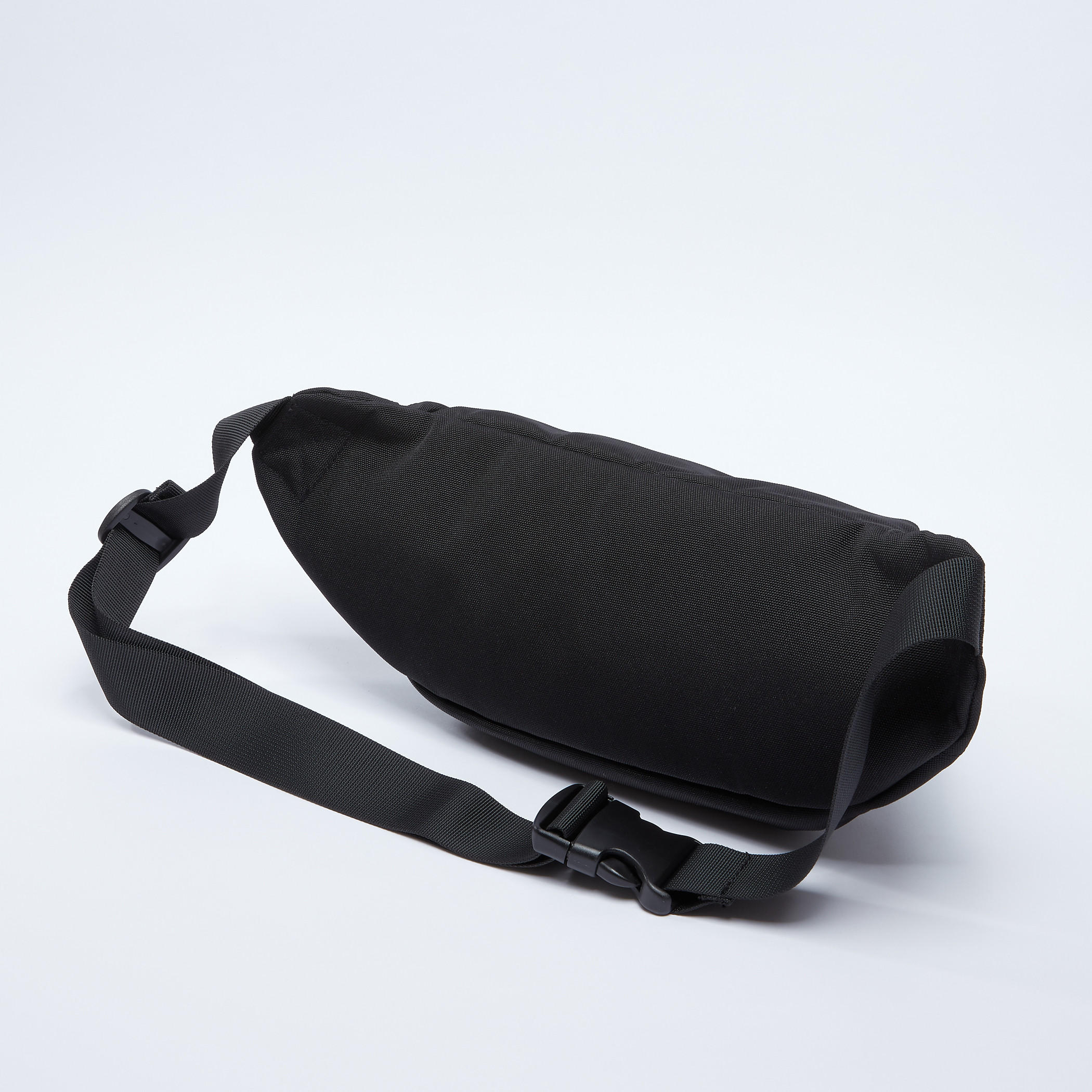 حقيبة فاني بسحّاب إغلاق وحزام قابل للتعديل وطبعات نصيّة-men-bags-image-2