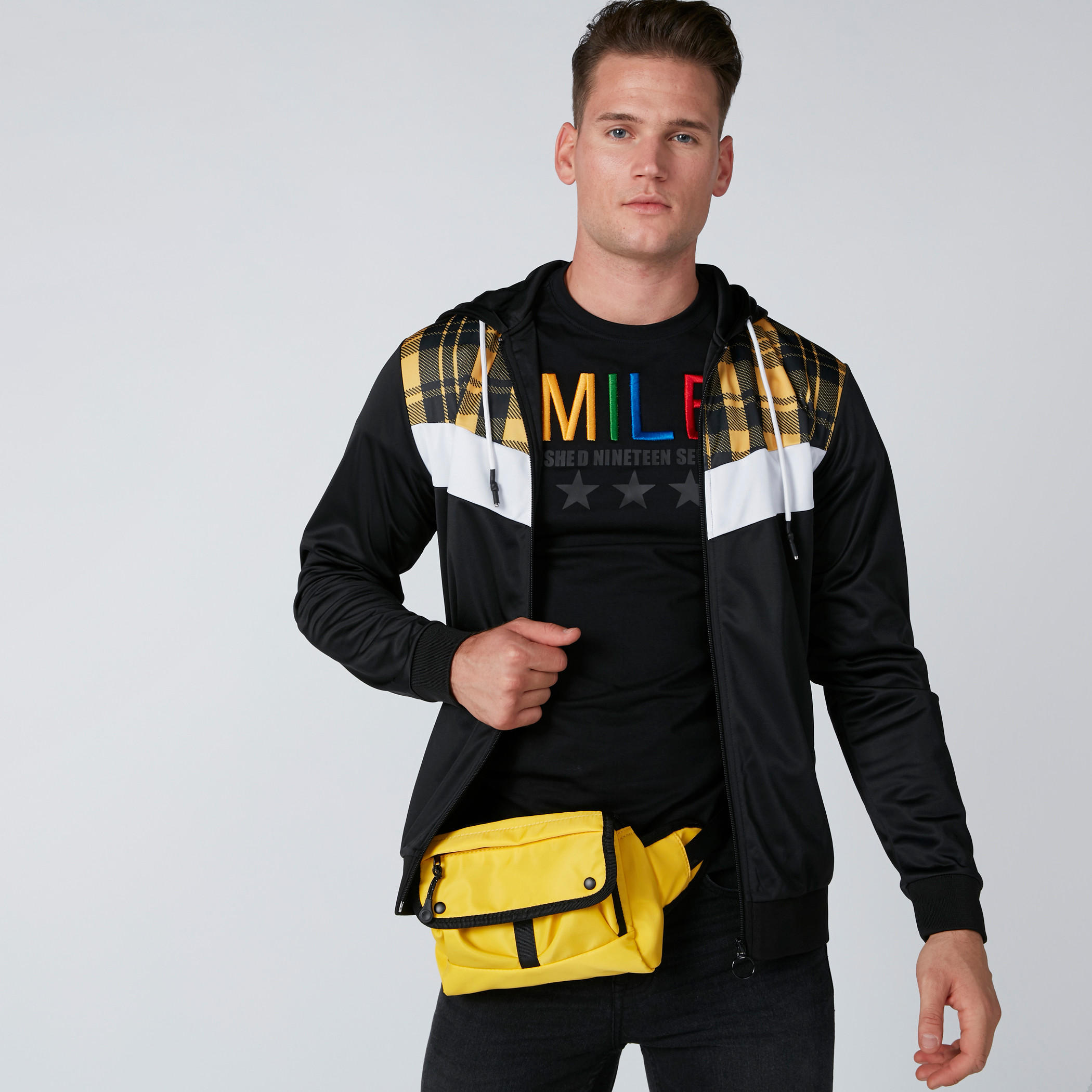 حقيبة فاني بحزام قابل للتعديل وإبزيم إغلاق ودرزات-men-bags-image-2