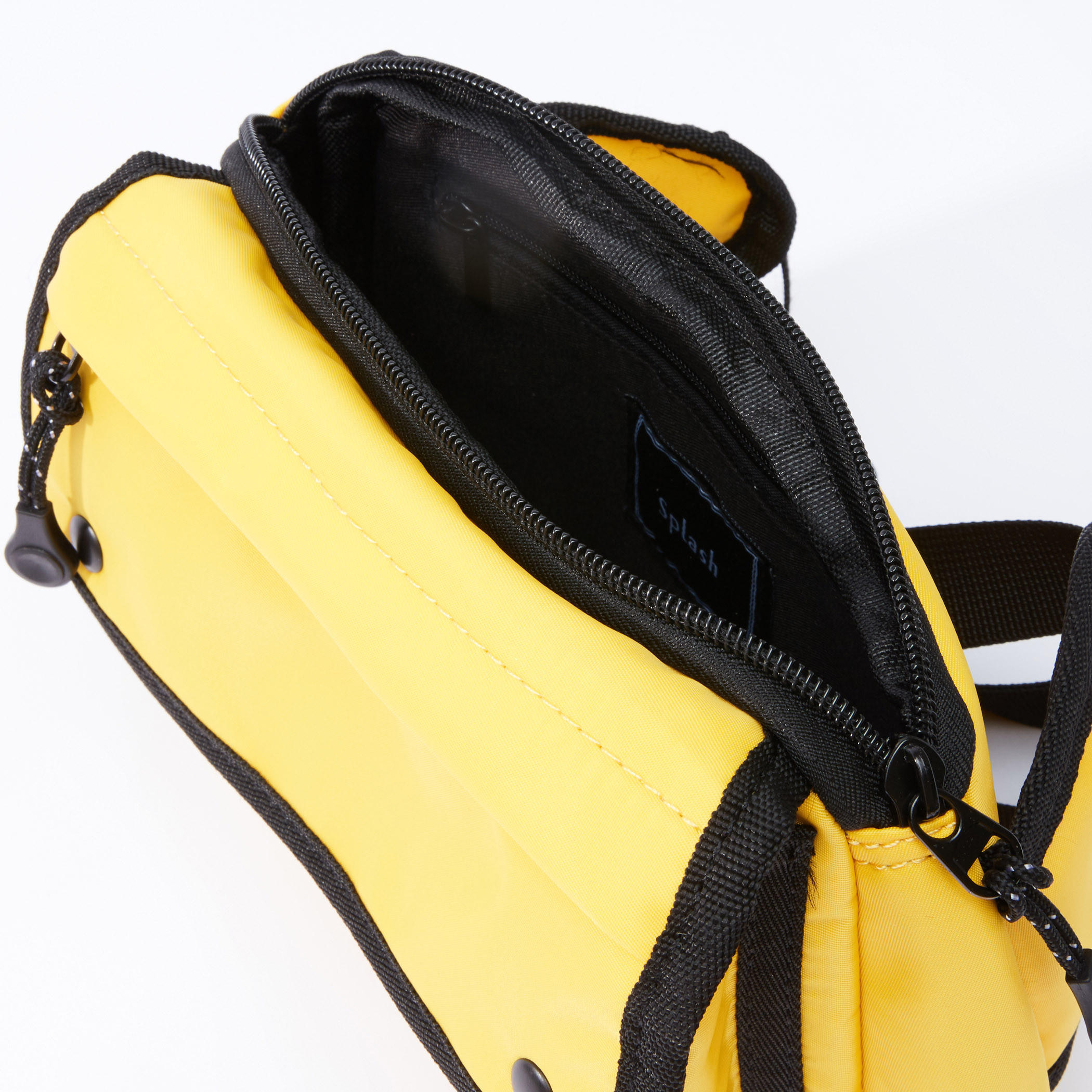 حقيبة فاني بحزام قابل للتعديل وإبزيم إغلاق ودرزات-men-bags-image-5