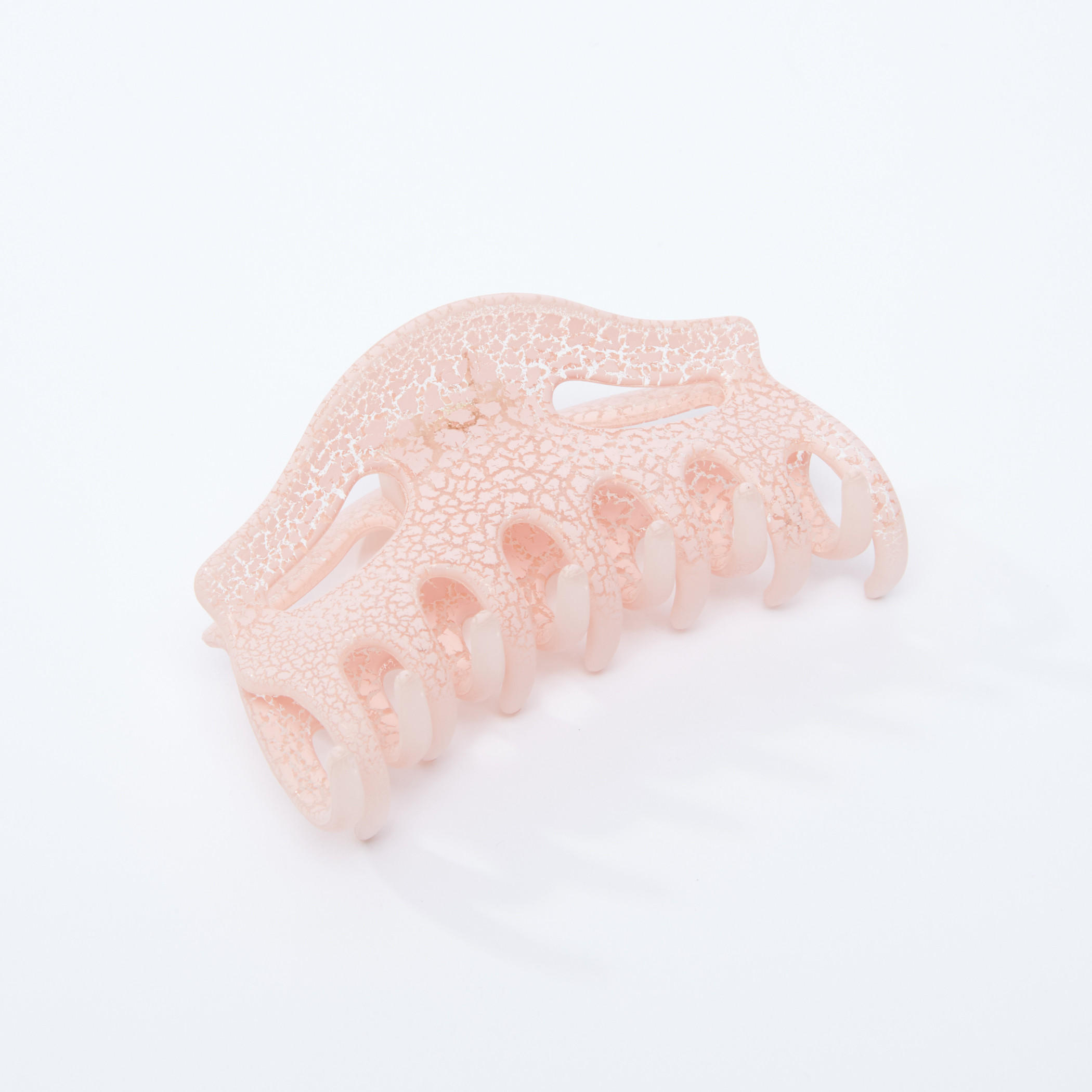 مشبك شعر بتفاصيل مفرّغة وطبعات-women-hairaccessories-image-1