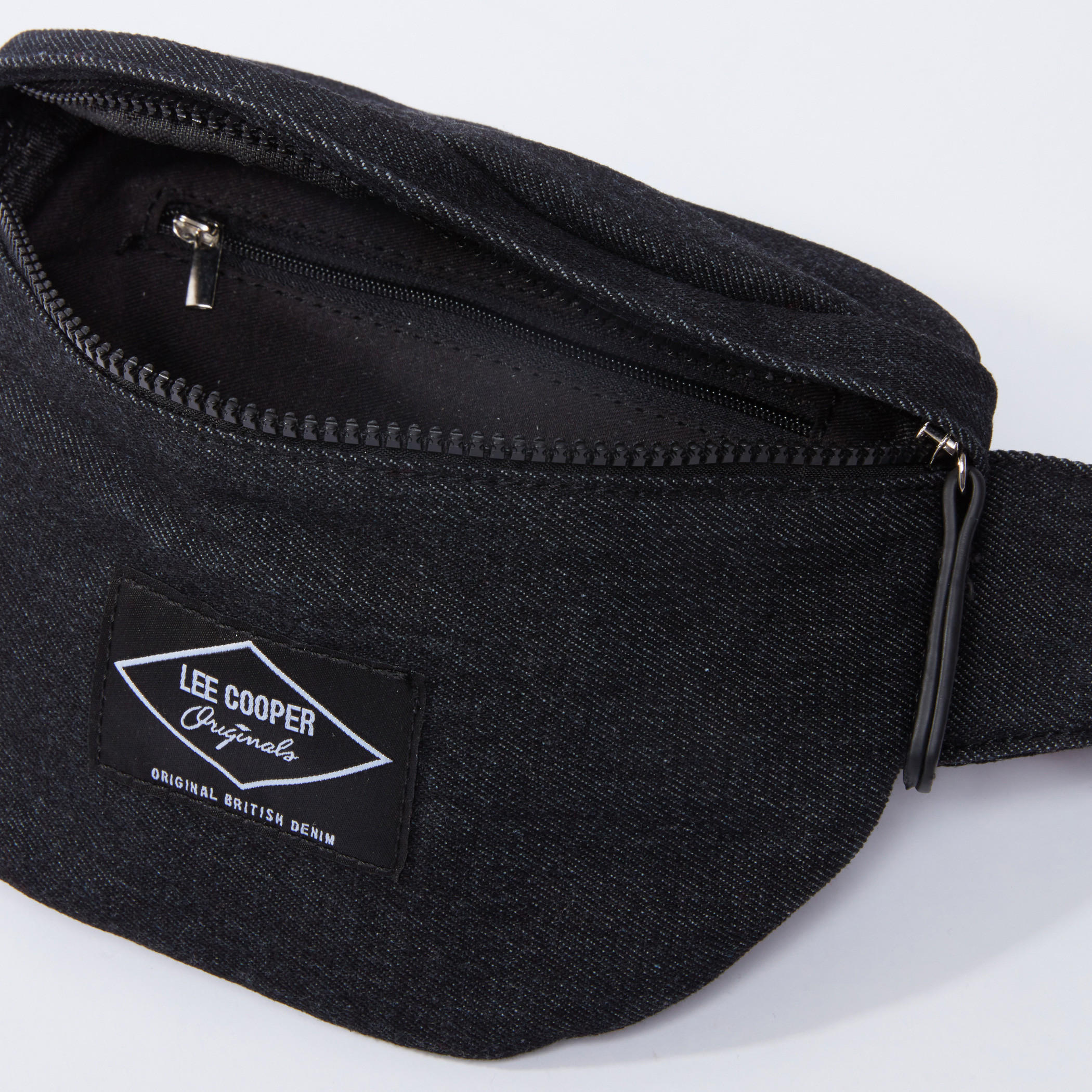 حقيبة فاني بإبزيم وسحّاب إغلاق من لي كوبر-men-bags-image-5