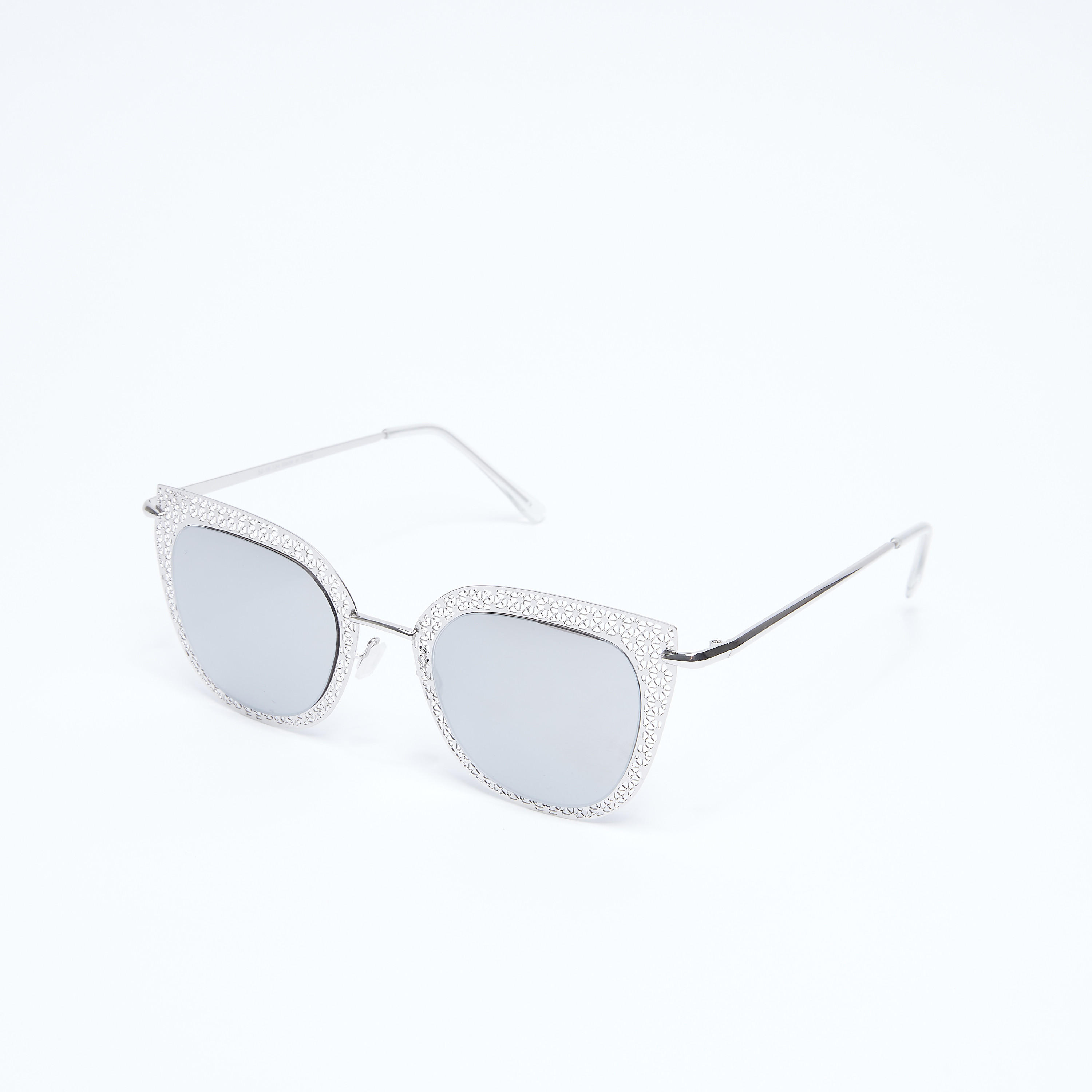 نظارة شمس واي فيرار بتفاصيل مفرّغة-women-sunglasses-image-1