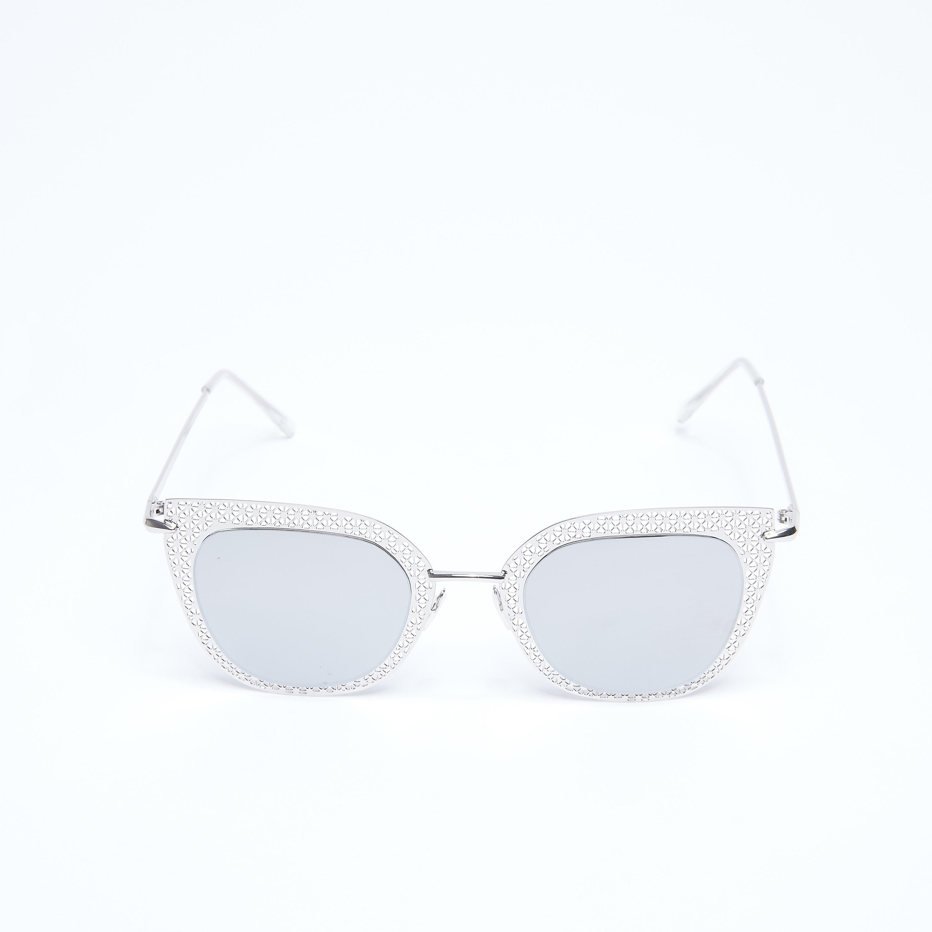 نظارة شمس واي فيرار بتفاصيل مفرّغة-women-sunglasses-image-4