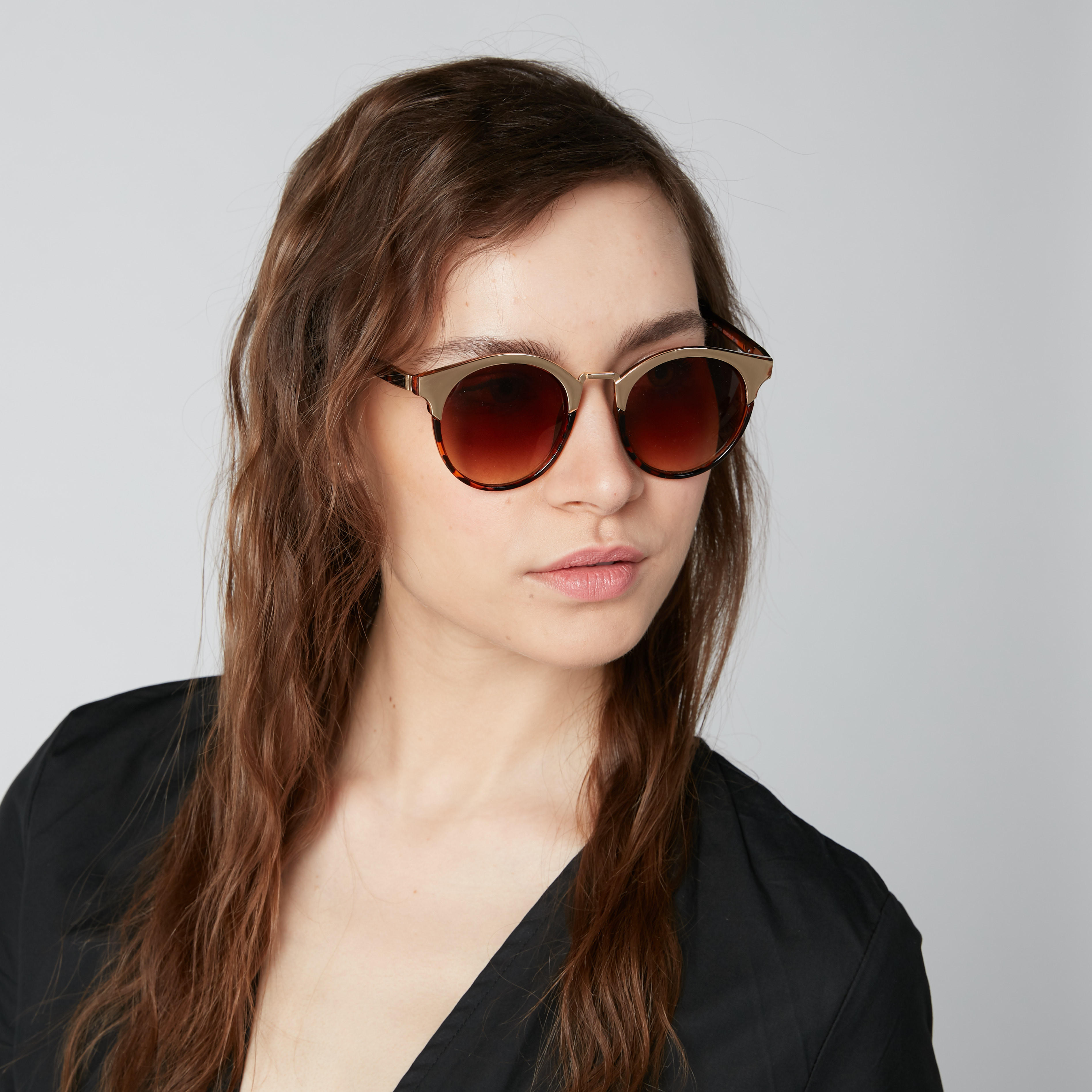 نظارة شمسية مستديرة بتفاصيل ميتاليك وطبعات-women-sunglasses-image-2