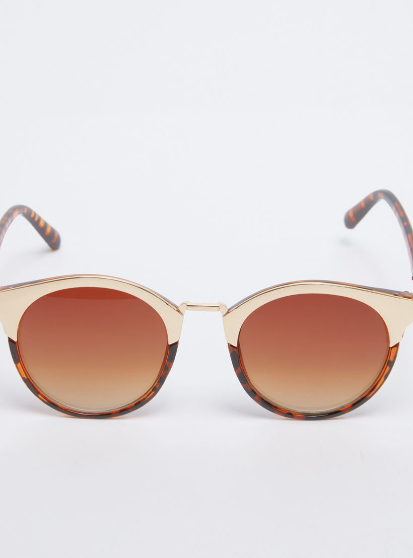 نظارة شمسية مستديرة بتفاصيل ميتاليك وطبعات-women-sunglasses-image-4