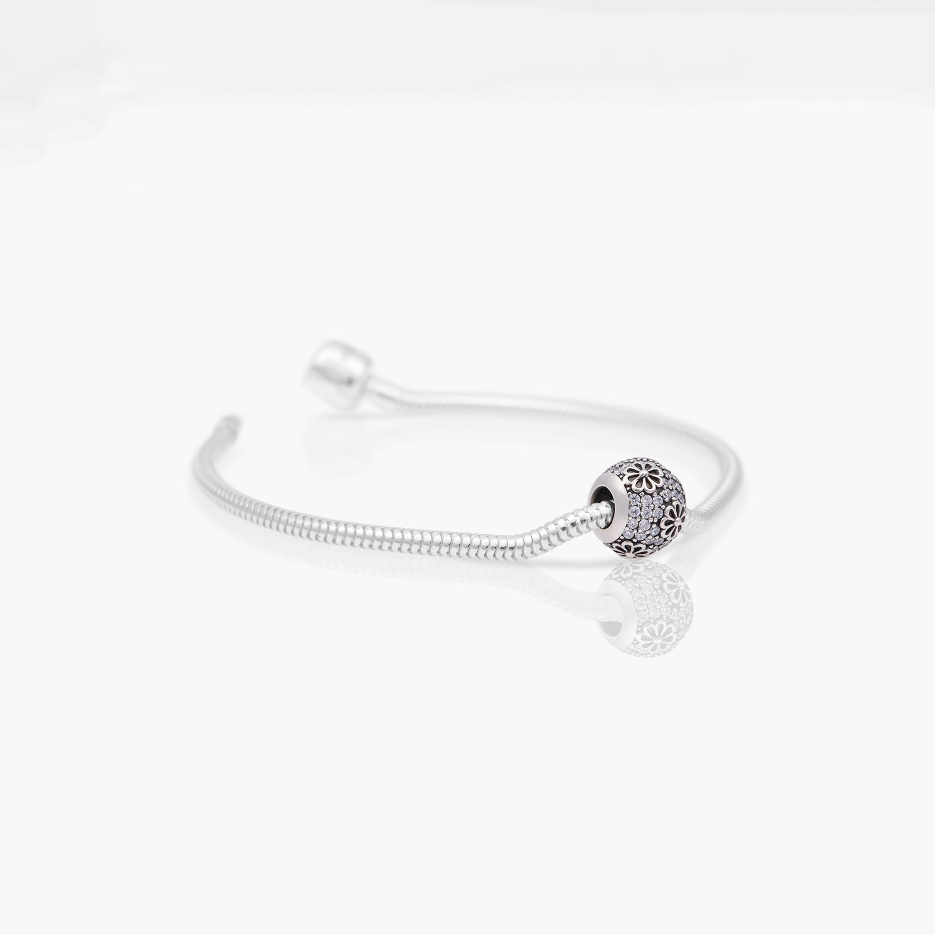 دلاية كريستال مرصعة فلورال فابل من شارمز داي-women-watchesandjewellery-jewellery-banglesandbracelets-image-3