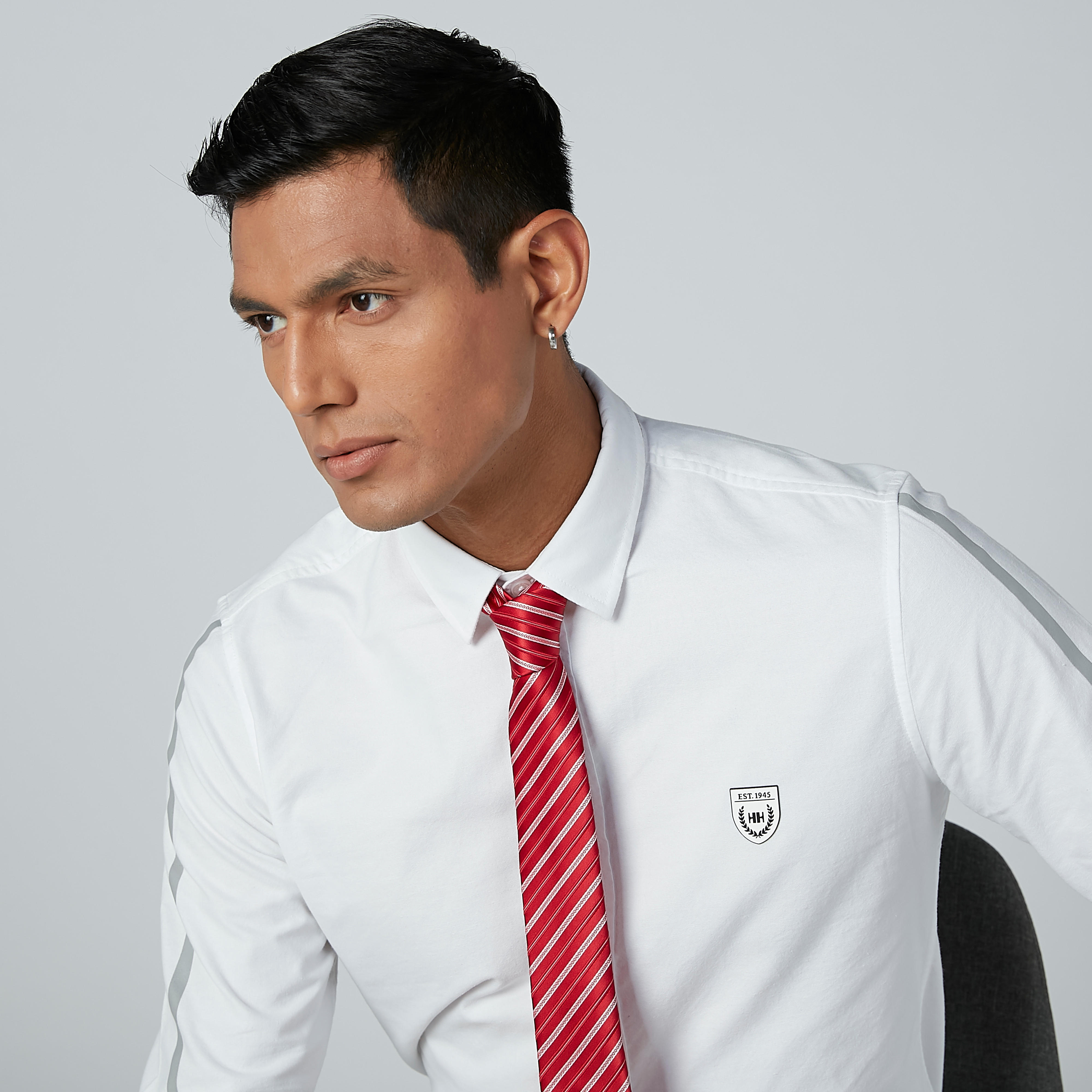 ربطة عنق عاديّة مقلّمة-men-tiesandcufflinks-pocketsquares-image-3