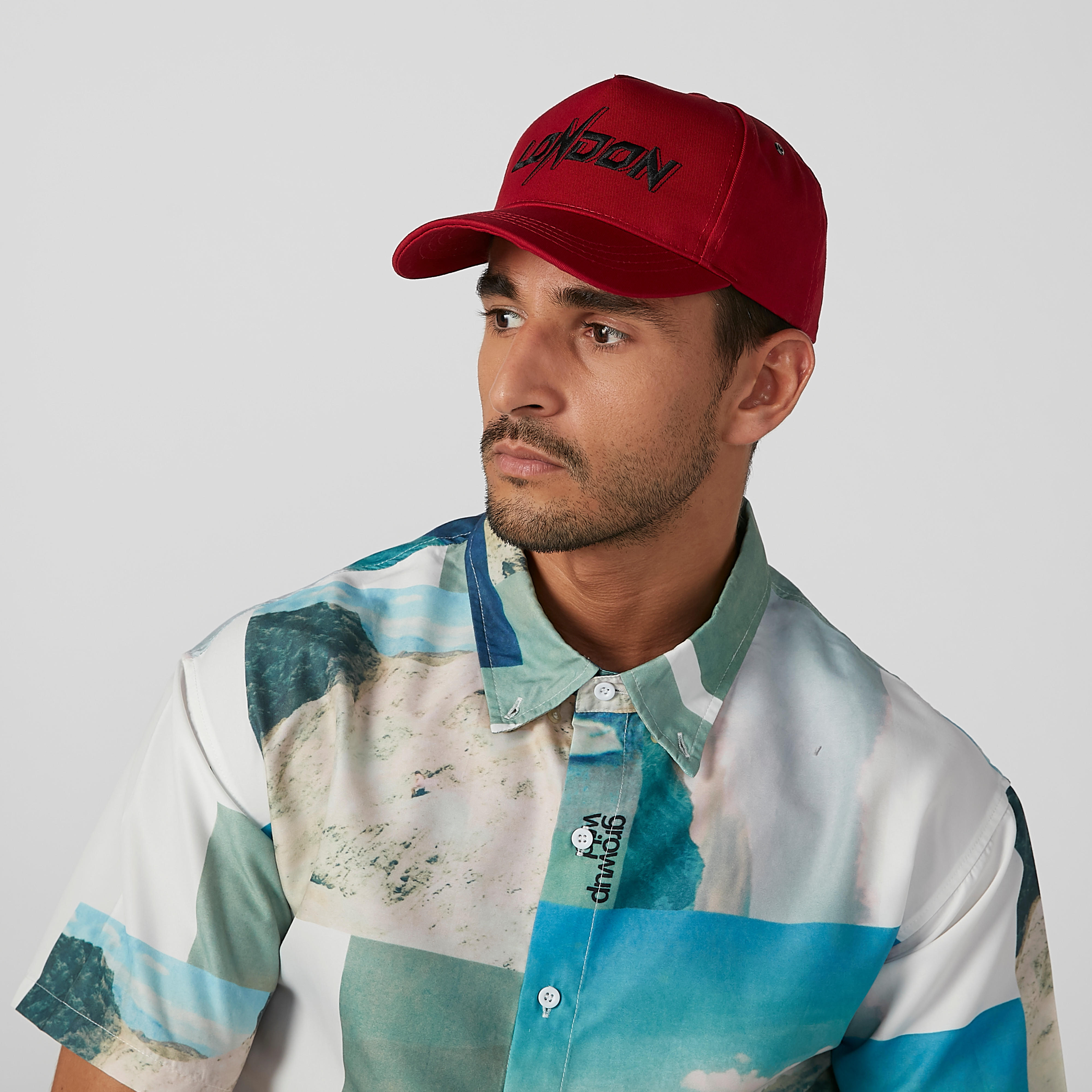 قبعة كاب مستدامة بارزة الملمس بزر إغلاق -men-caps-image-3