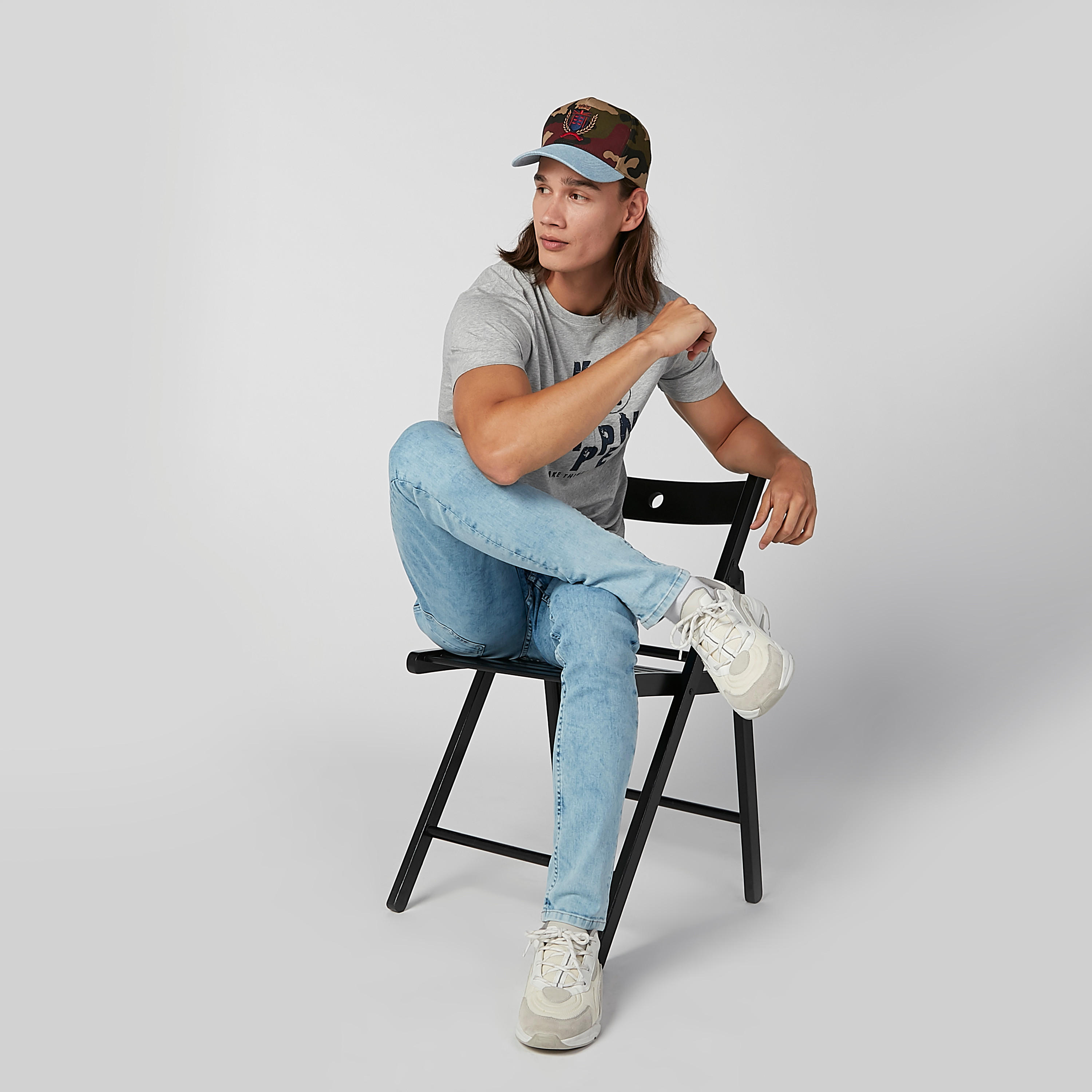 قبعة كاب بإبزيم إغلاق وطبعات مموّهة-men-caps-image-3