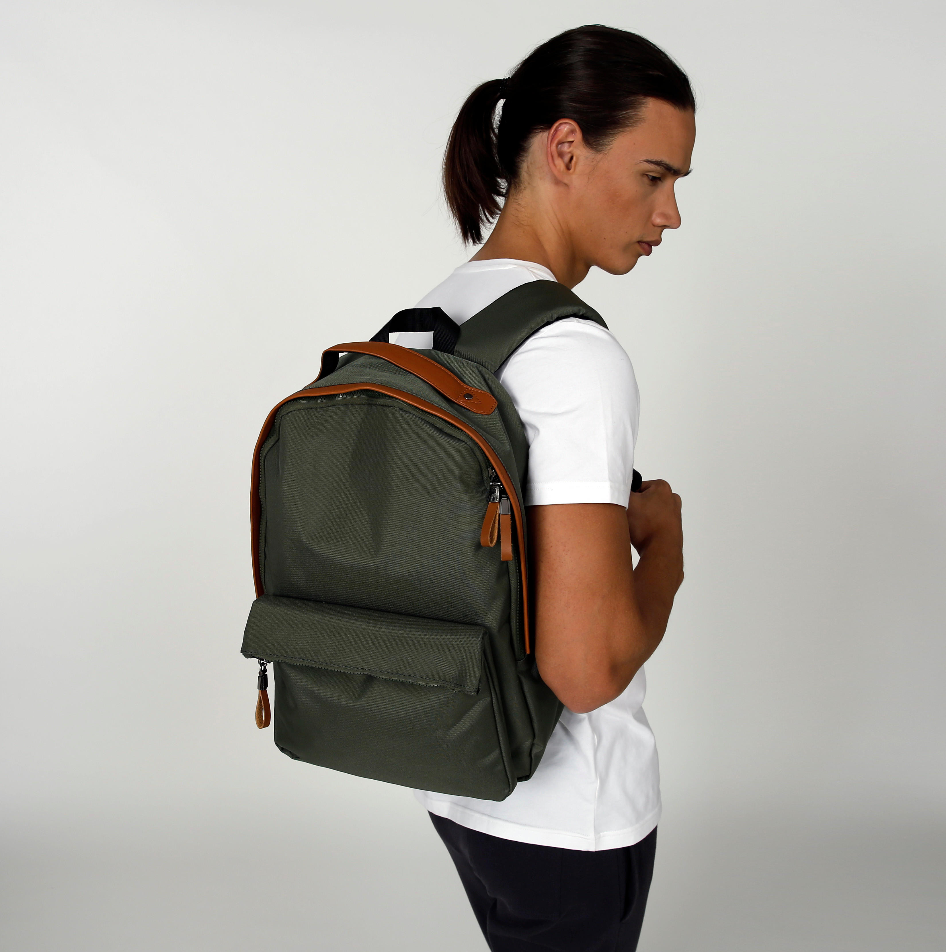 شنطة ظهر سادة بحمّالات قابلة للتعديل ومقبض علوي-men-bags-image-4