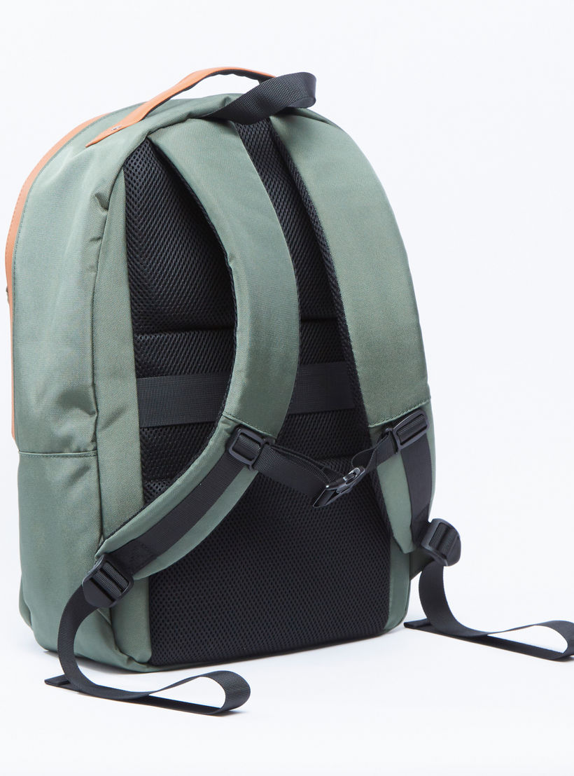 شنطة ظهر سادة بحمّالات قابلة للتعديل ومقبض علوي-men-bags-image-2