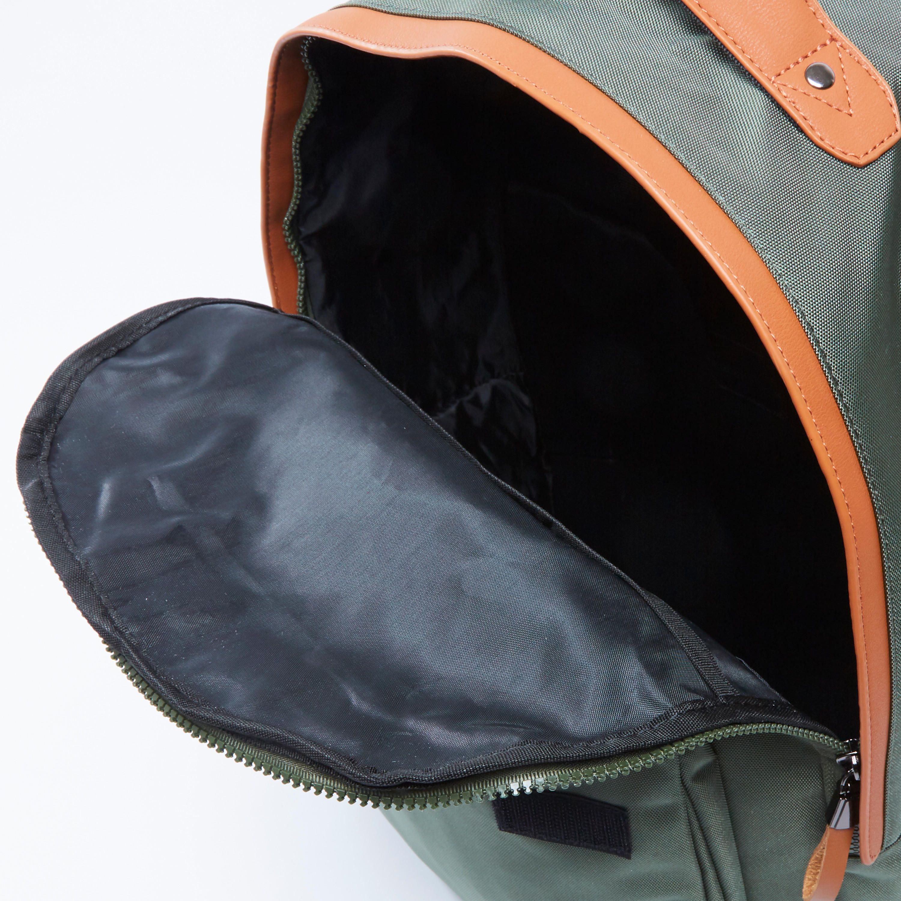 شنطة ظهر سادة بحمّالات قابلة للتعديل ومقبض علوي-men-bags-image-1