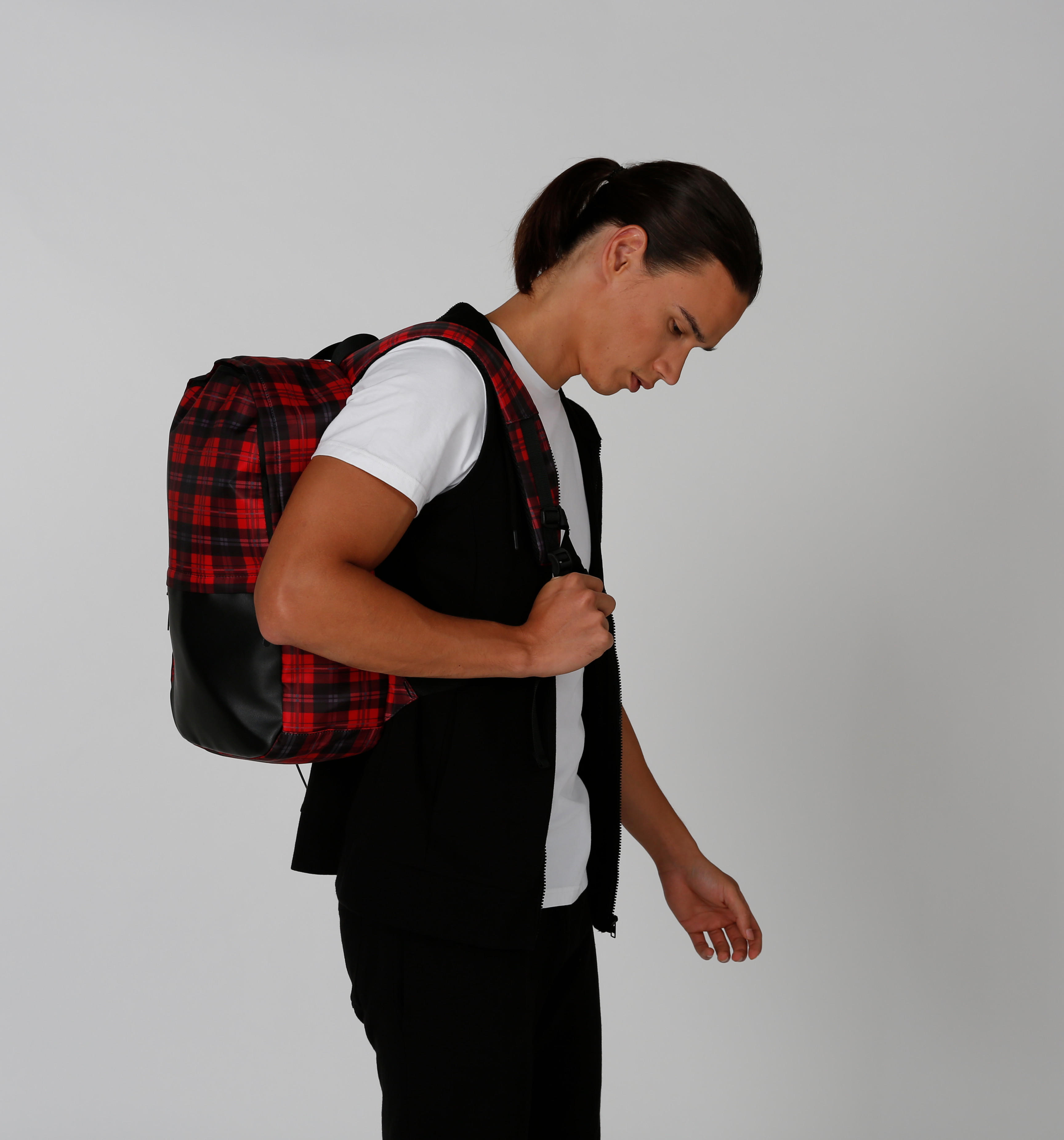 شنطة ظهر كاروهات بحمّالات قابلة للتعديل ومقبض علوي-men-bags-image-2