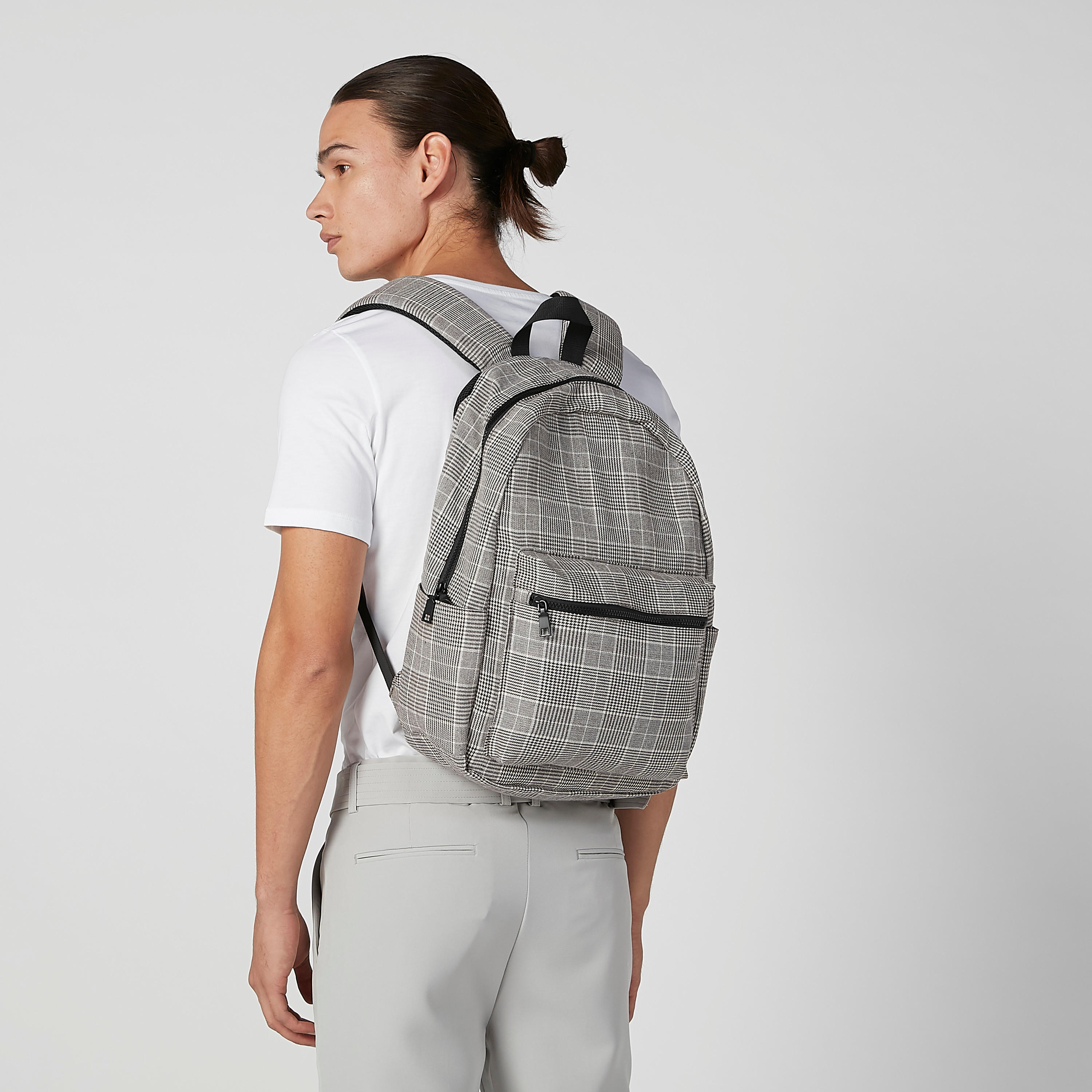 شنطة ظهر كاروهات بسحّاب إغلاق وحمّالات قابلة للتعديل-men-bags-image-4