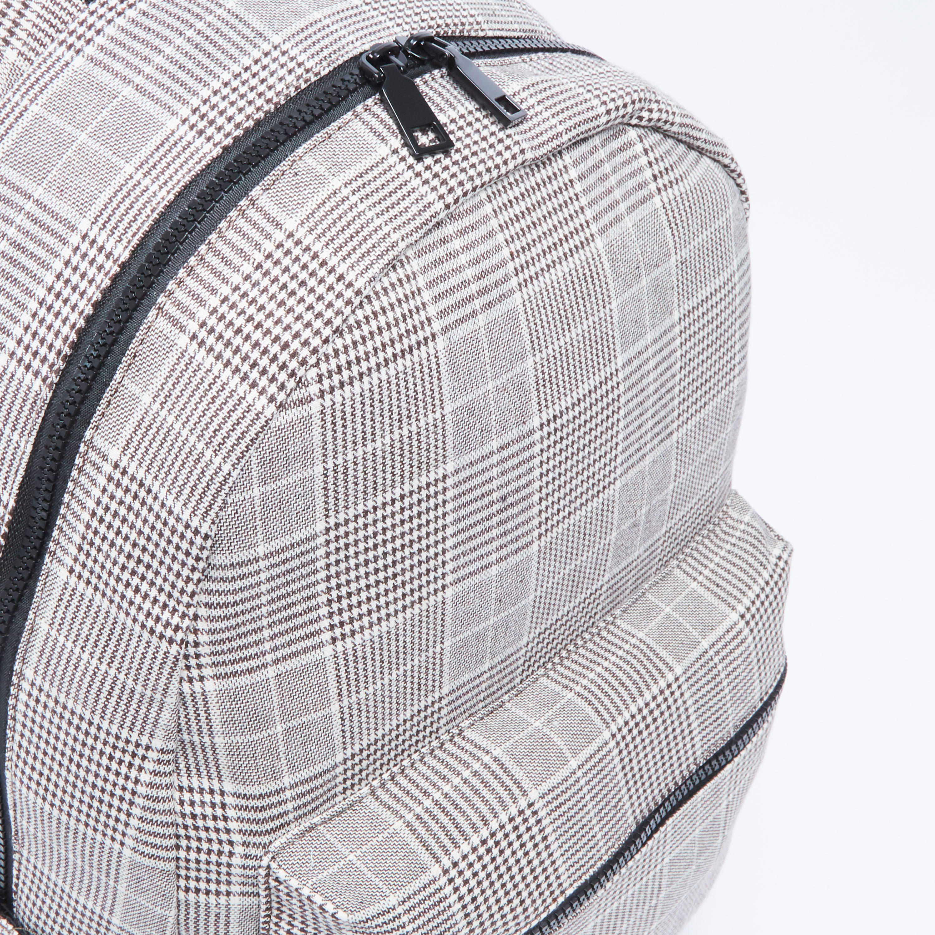 شنطة ظهر كاروهات بسحّاب إغلاق وحمّالات قابلة للتعديل-men-bags-image-3
