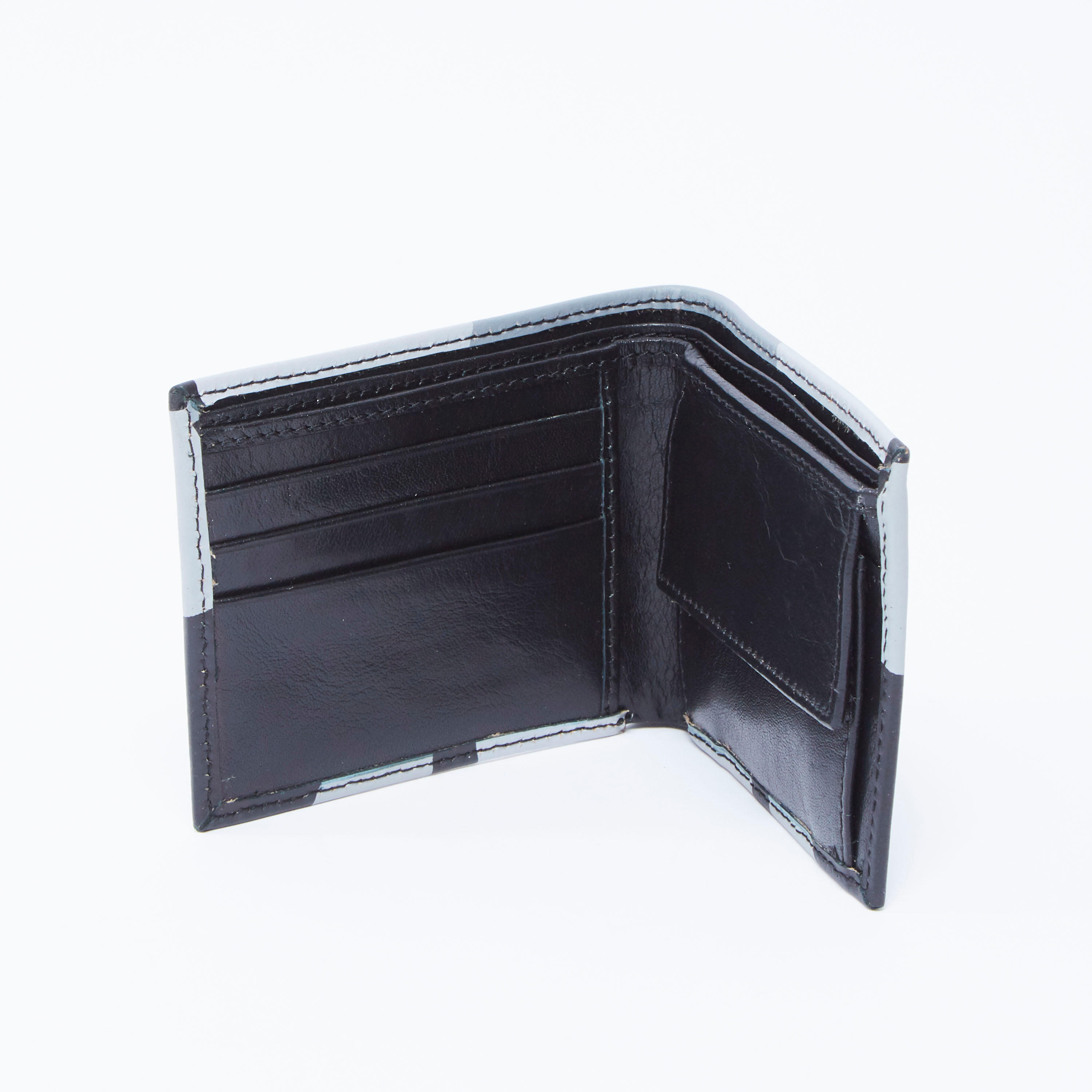 محفظة بطيّة مزدوجة وفتحات للبطاقات وطبعات-men-beltsandwallets-wallets-image-2