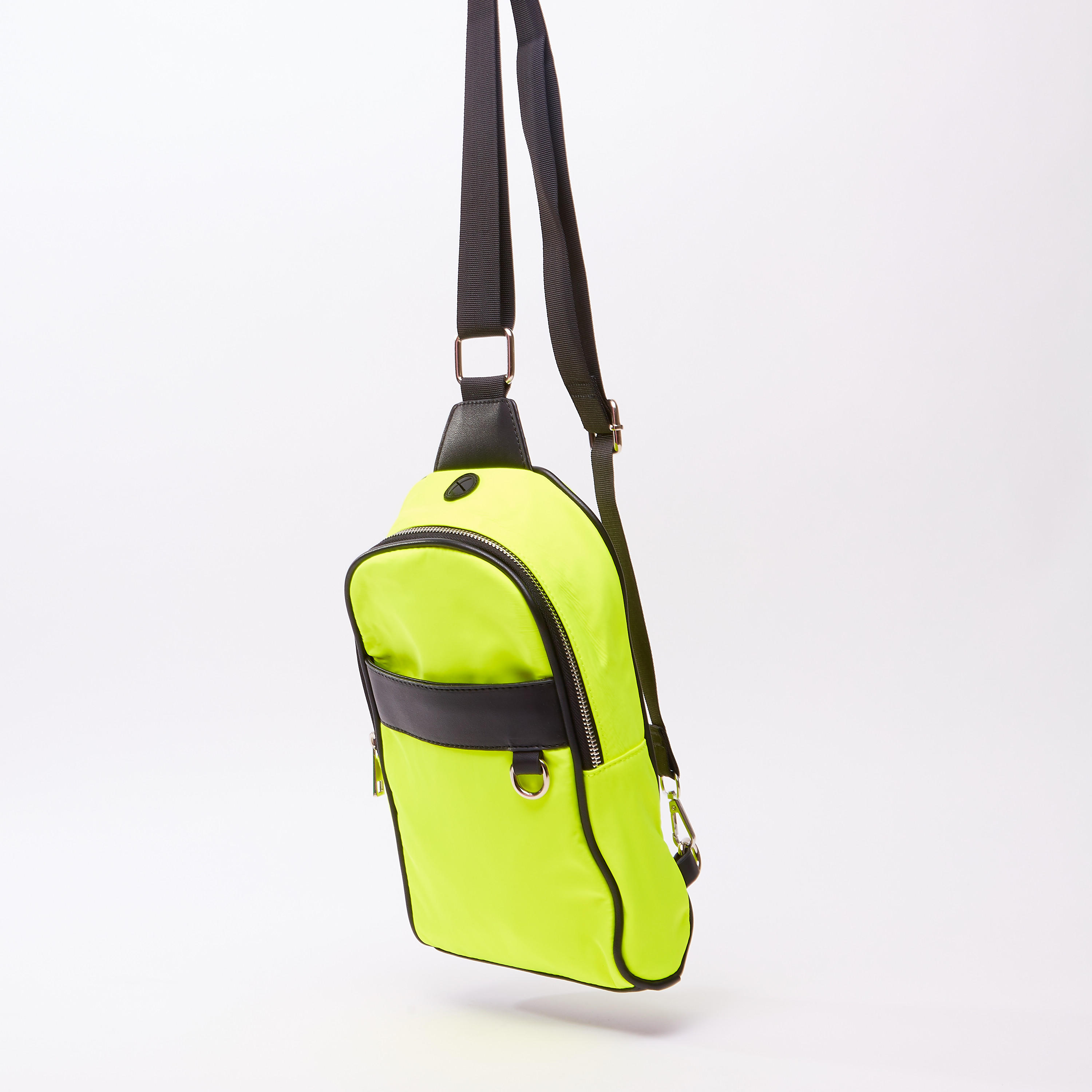 حقيبة كروس بودي سادة بسحاب إغلاق-men-bags-image-3