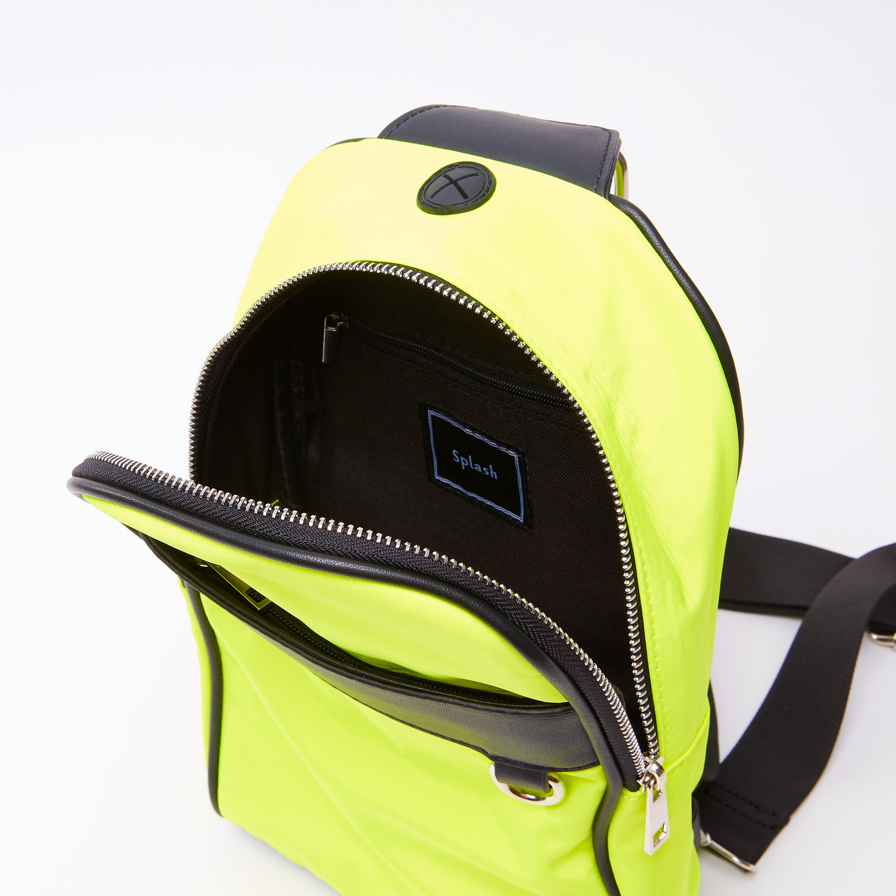 حقيبة كروس بودي سادة بسحاب إغلاق-men-bags-image-4