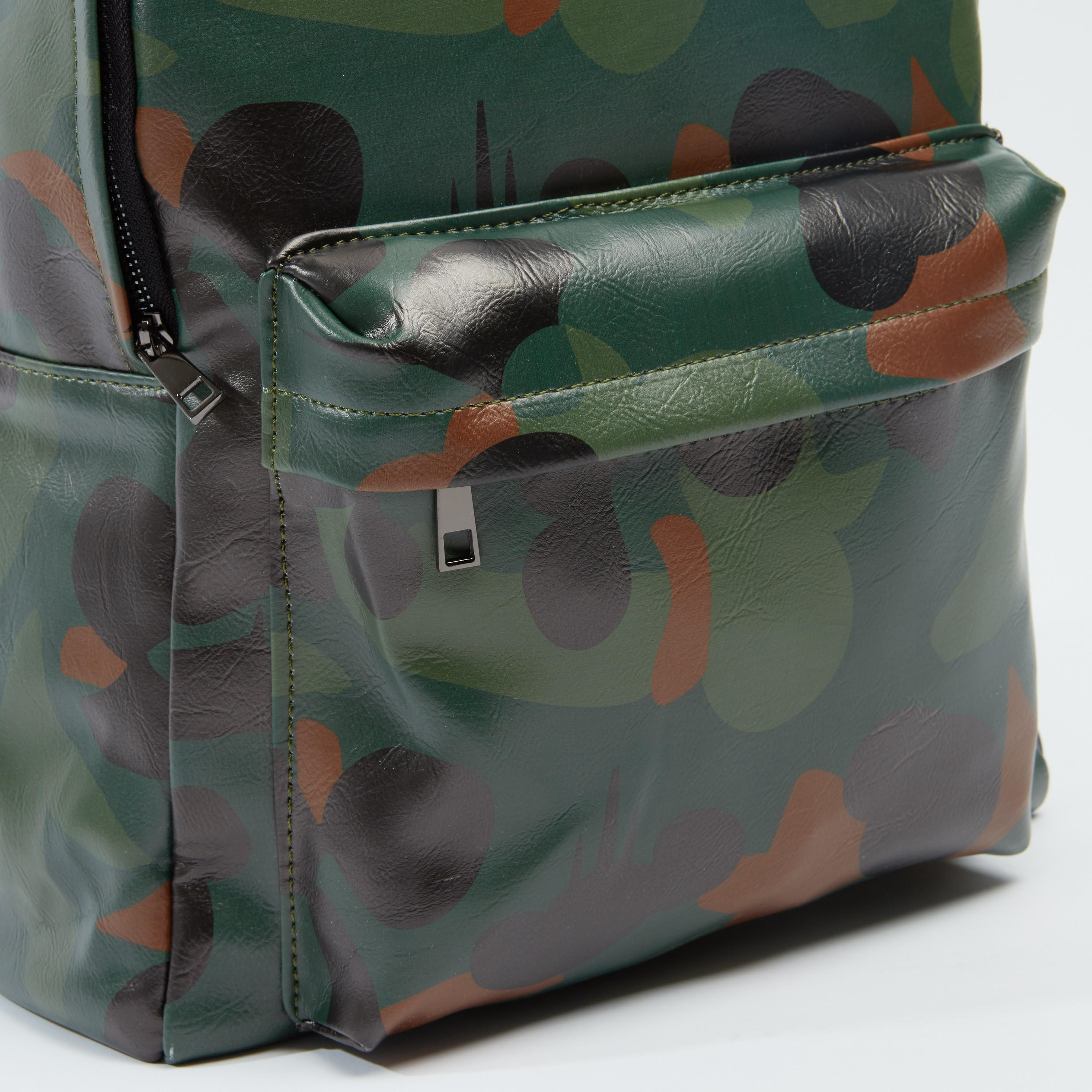 شنطة ظهر بسحّاب إغلاق وحمّالات قابلة للتعديل وطبعات-men-bags-image-3