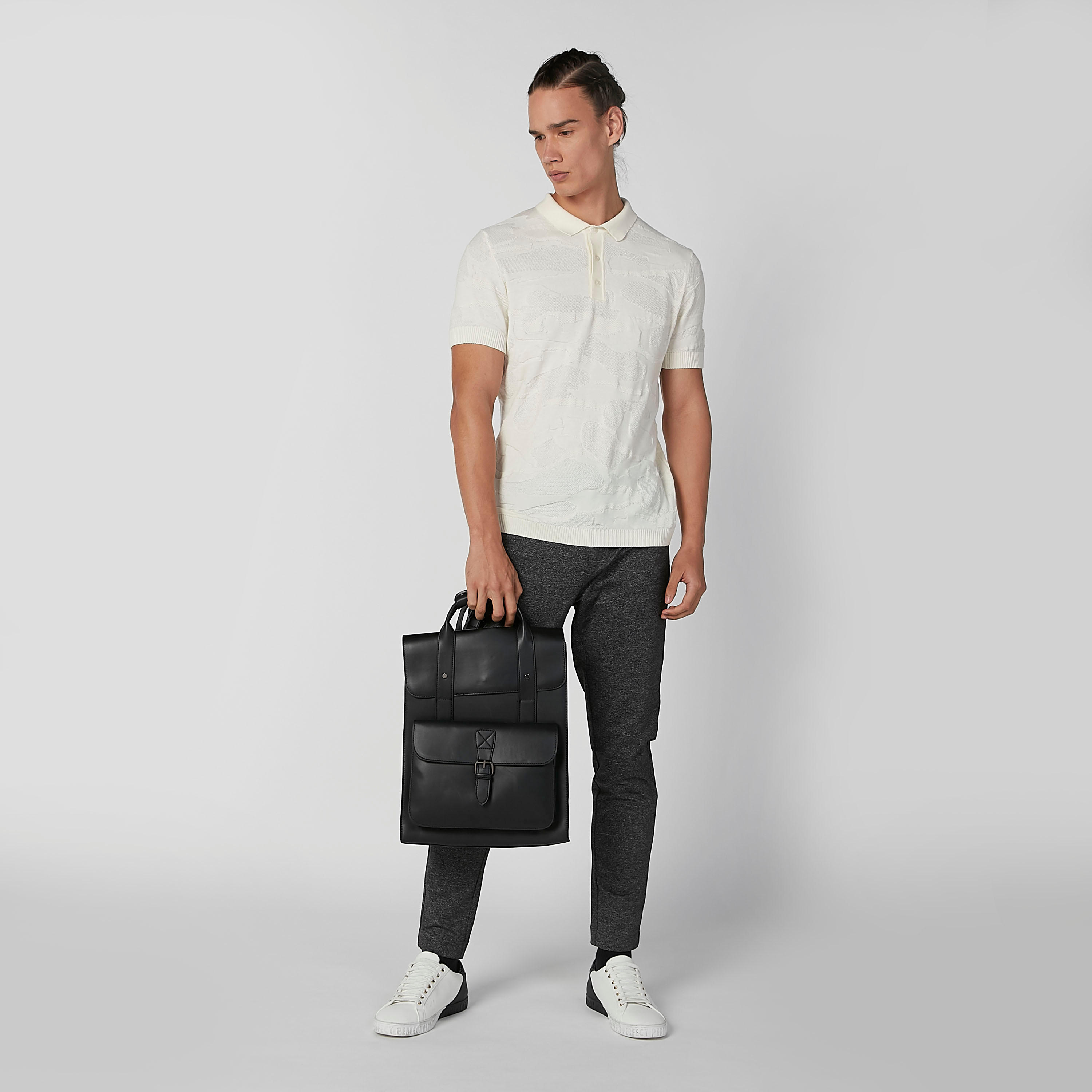 شنطة ظهر سادة بزر إغلاق مغناطيسي وحمالات قابلة للتعديل-men-bags-image-4