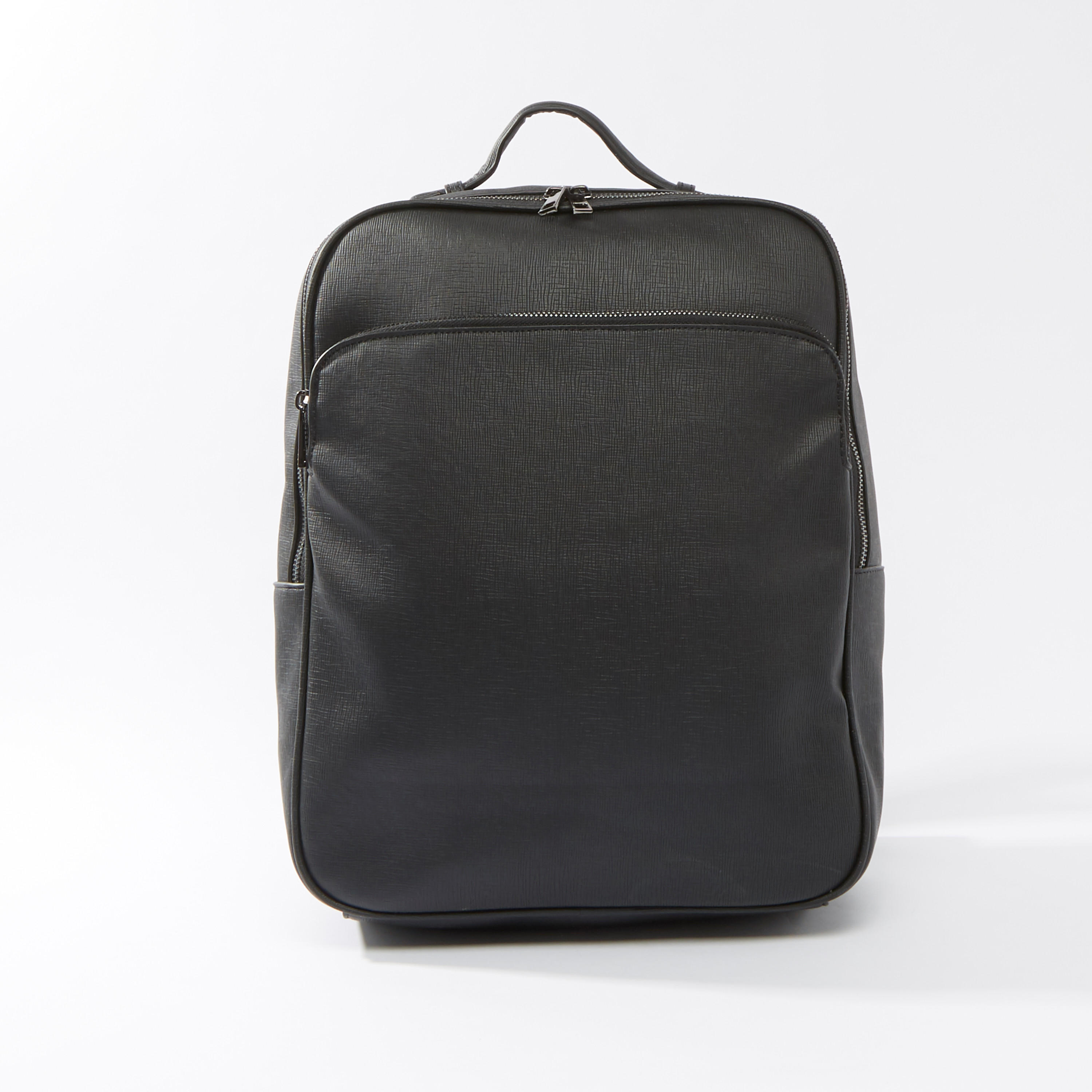شنطة ظهر سادة بسحّاب إغلاق وحمّالات كتف قابلة للتعديل-men-bags-image-5