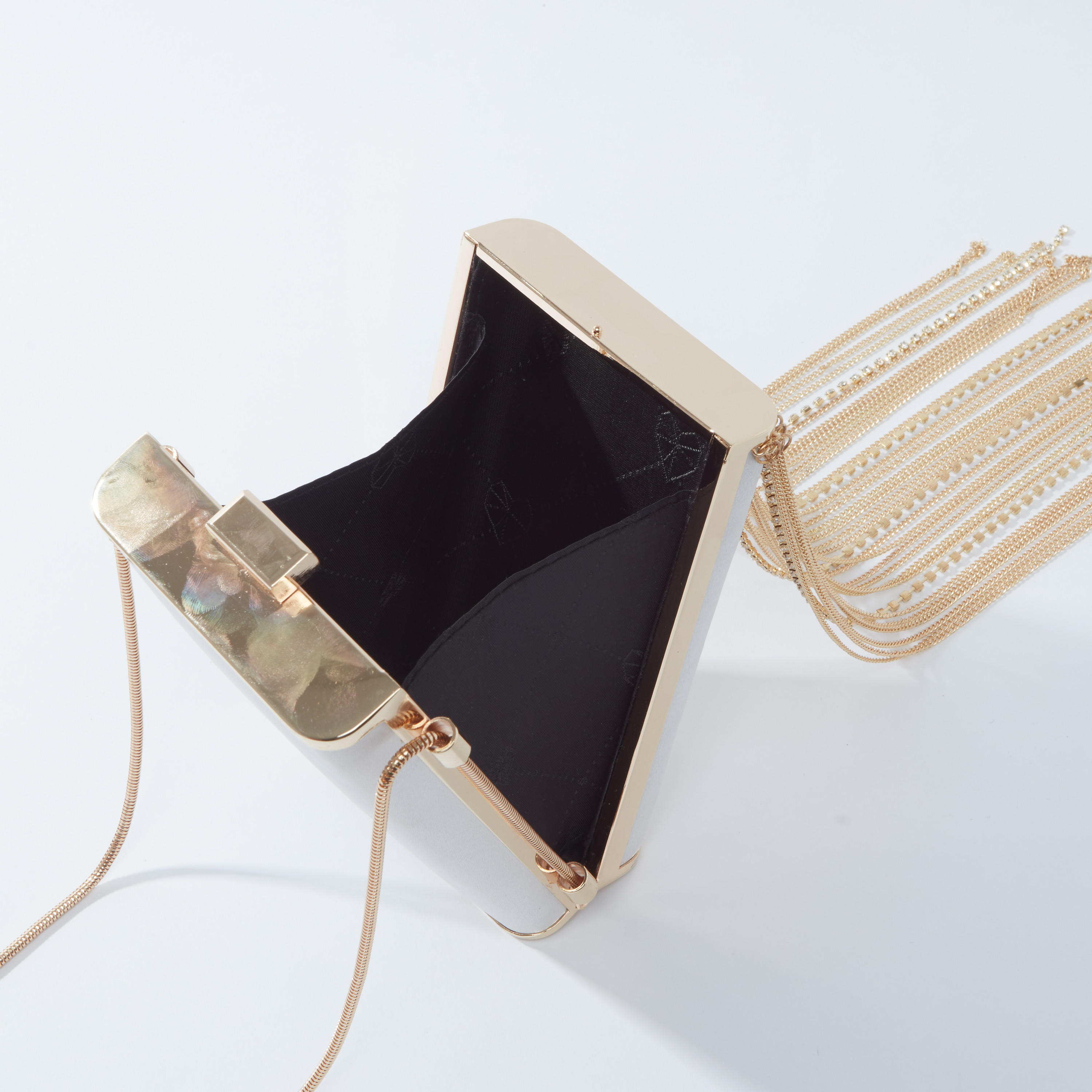 حقيبة كلاتش بارزة الملمس بشراشيب ميتاليك وسلسلة-women-bagsandwallets-handbags-image-5
