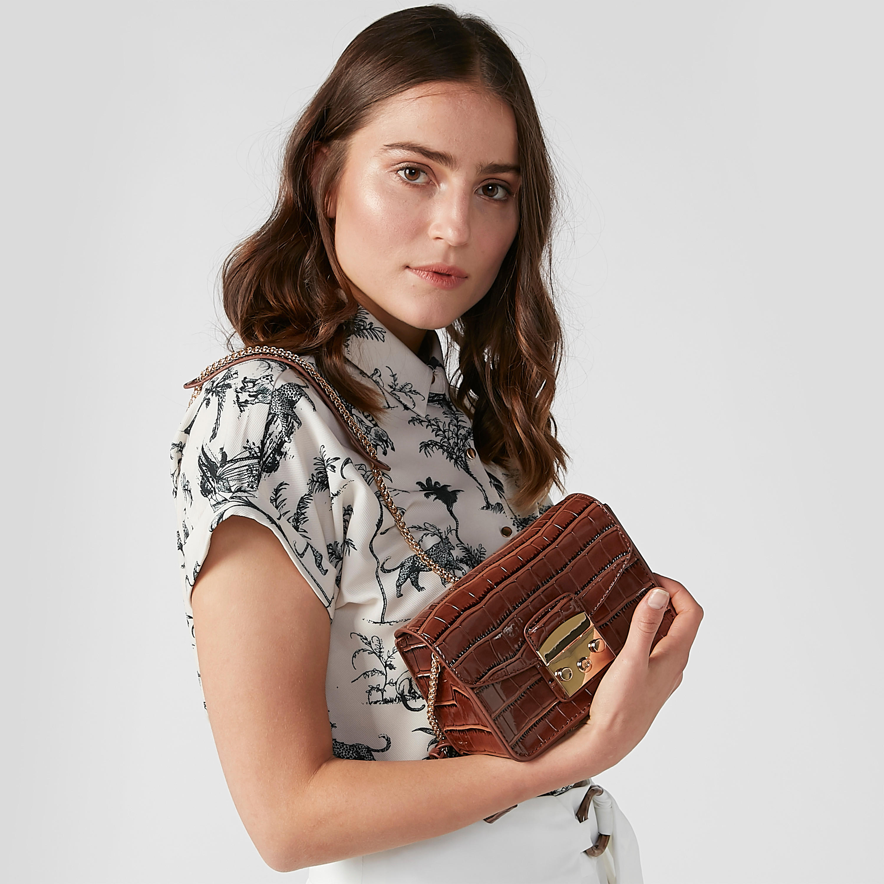 حقيبة ساتشيل بارزة الملمس بسلسلة ميتاليك-women-bagsandwallets-handbags-image-3