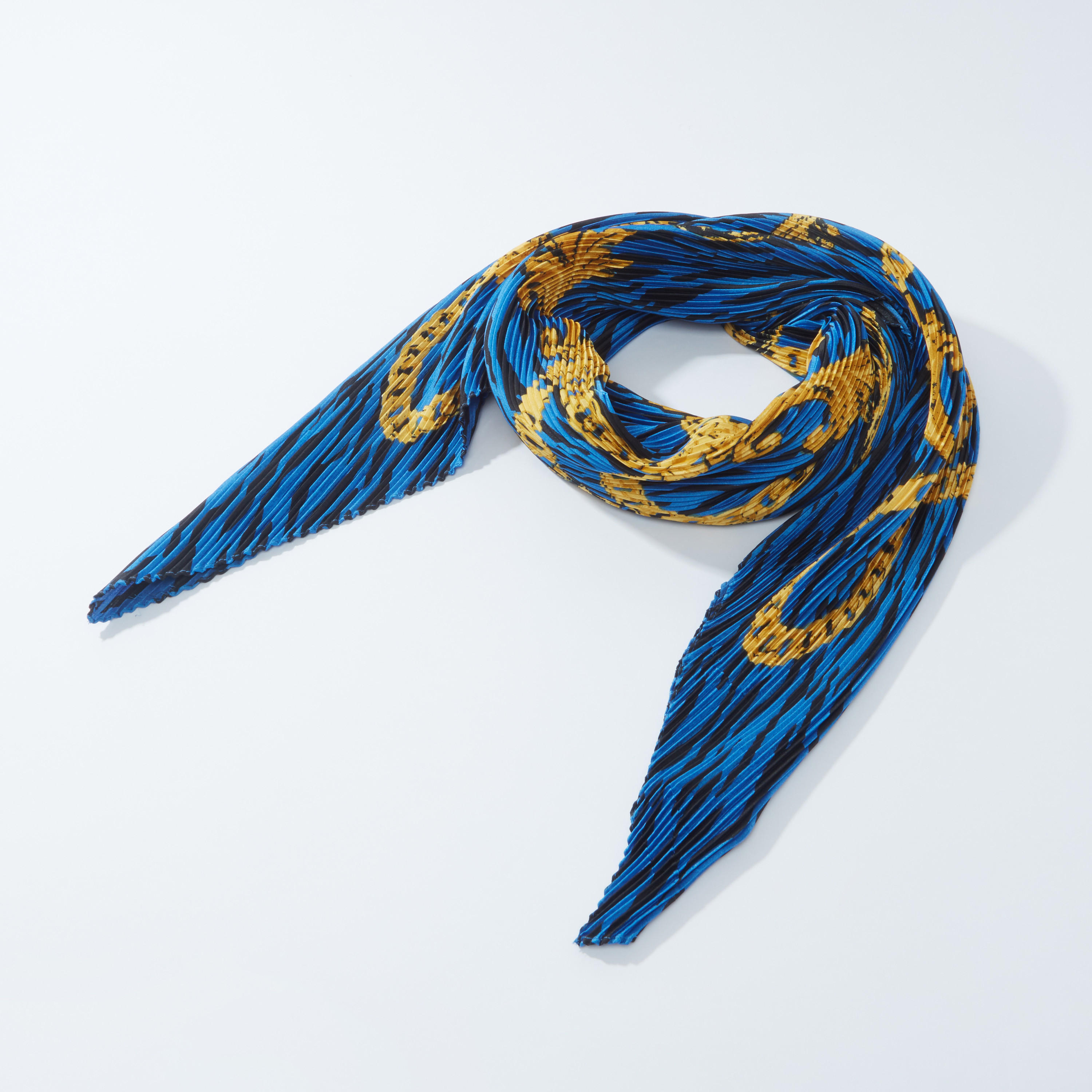وشاح بطبعات وتفاصيل ثنيات-women-clothingaccessories-scarves-image-1