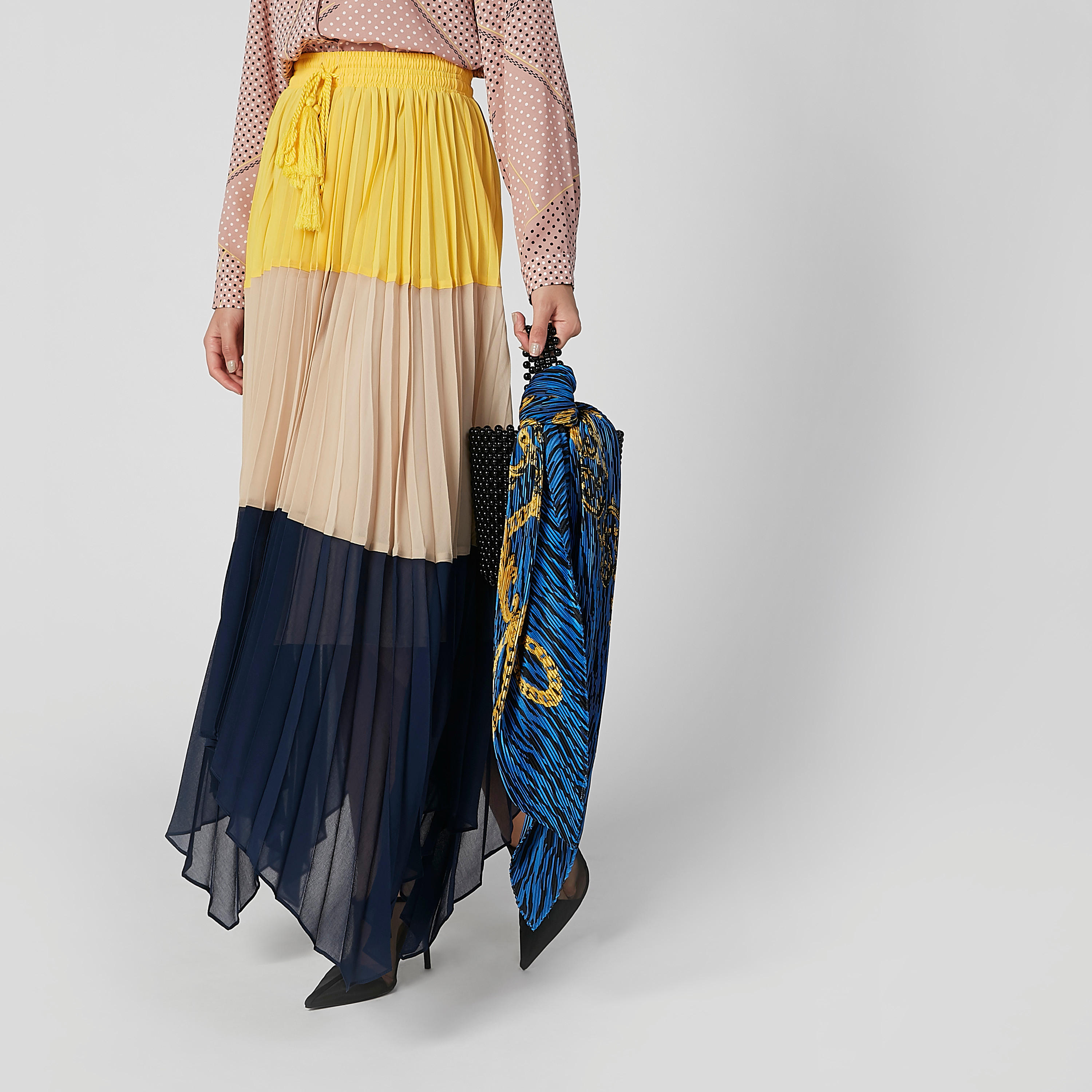 وشاح بطبعات وتفاصيل ثنيات-women-clothingaccessories-scarves-image-2