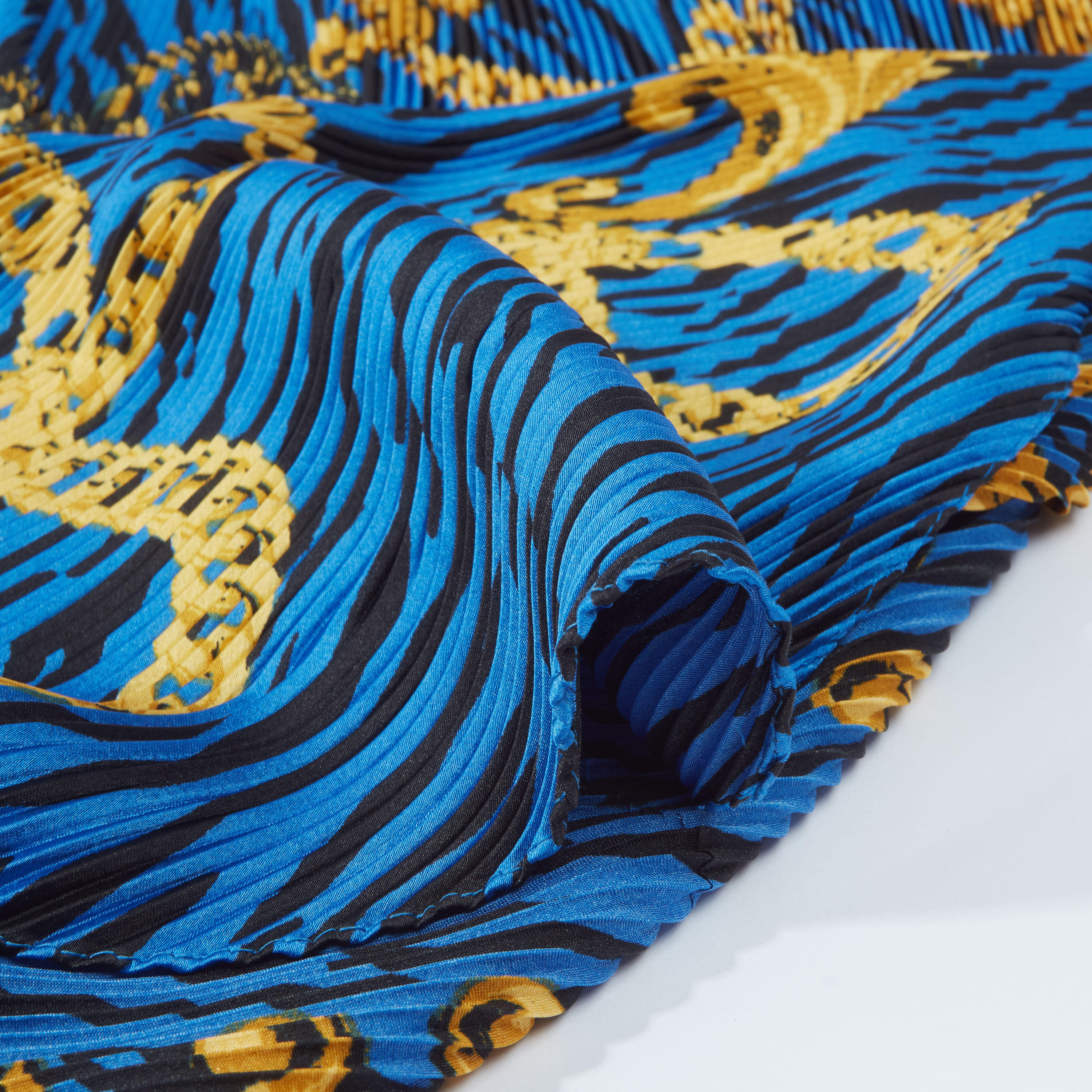 وشاح بطبعات وتفاصيل ثنيات-women-clothingaccessories-scarves-image-3