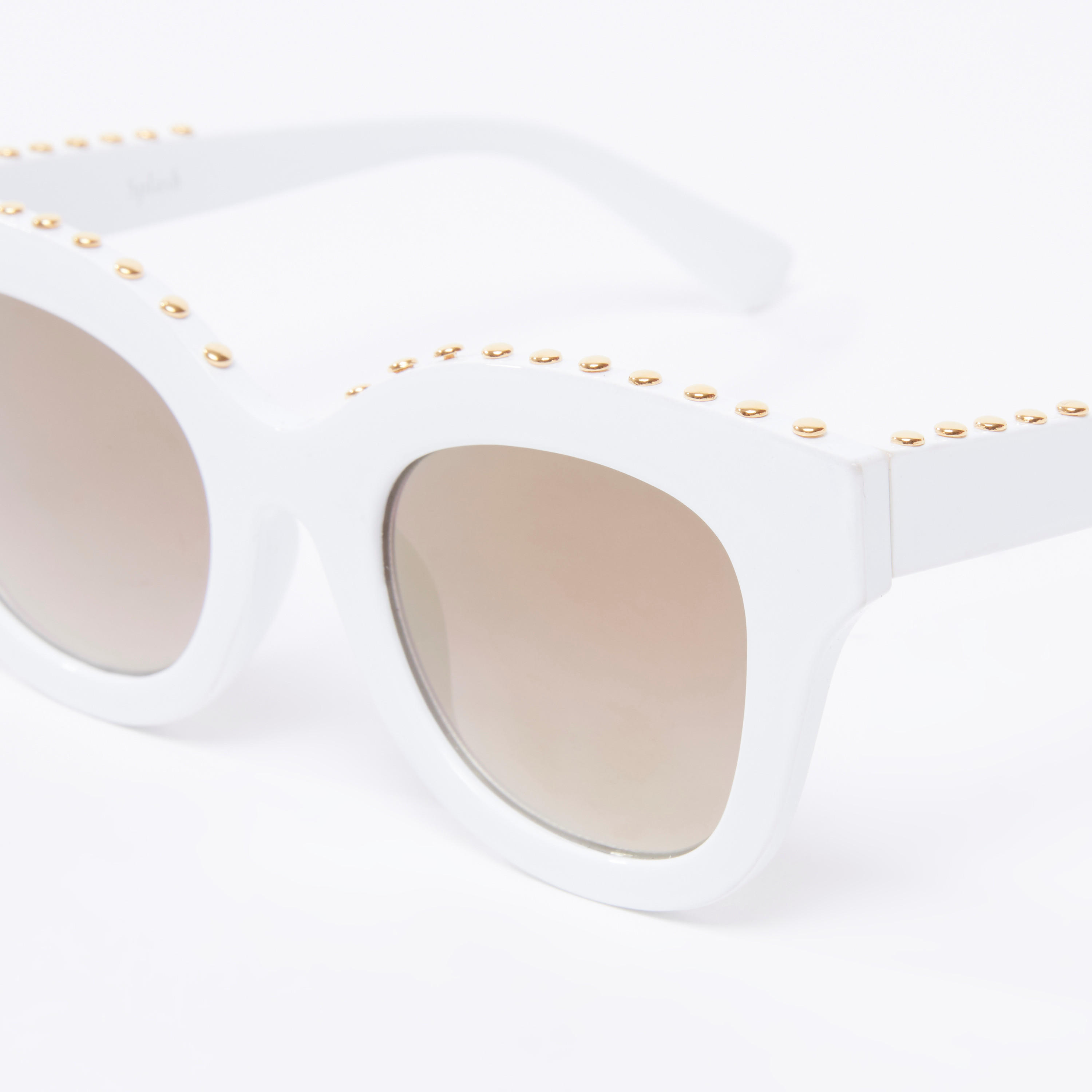 نظارة شمسية واي فيرار بتفاصيل مرصّعة ووسادات للأنف-women-sunglasses-image-4