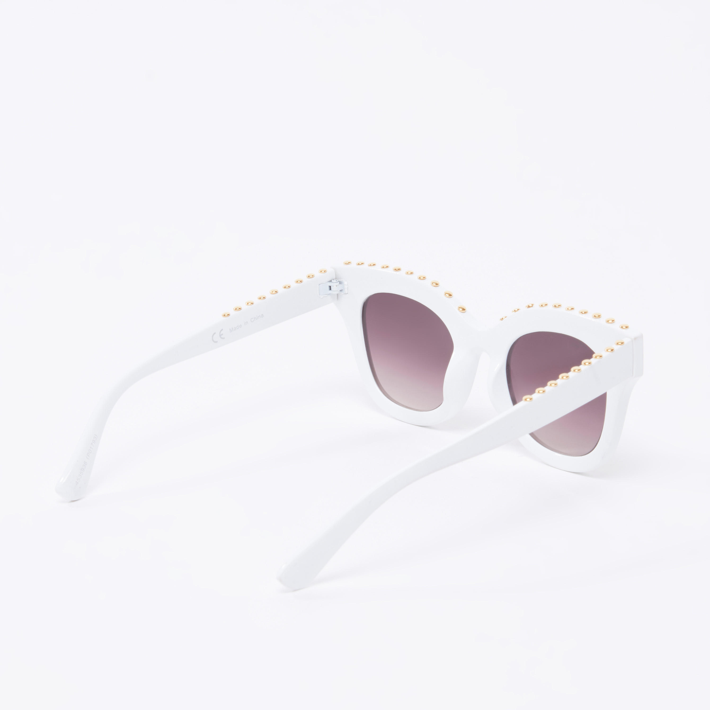 نظارة شمسية واي فيرار بتفاصيل مرصّعة ووسادات للأنف-women-sunglasses-image-5