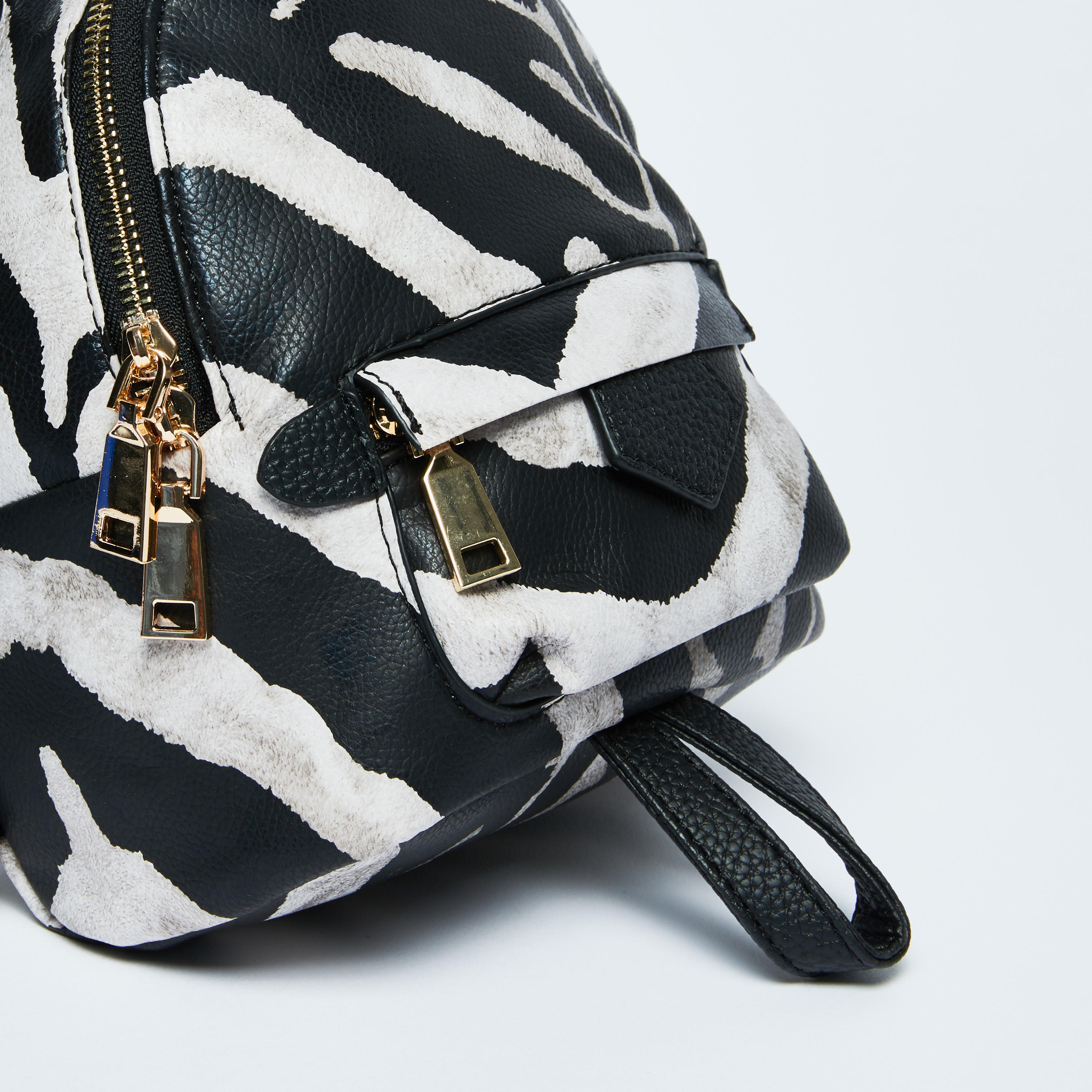 حقيبة ظهر صغيرة بمقبض علوي وحمّالات كتف قابلة للتعديل وطبعات-women-bagsandwallets-handbags-image-4