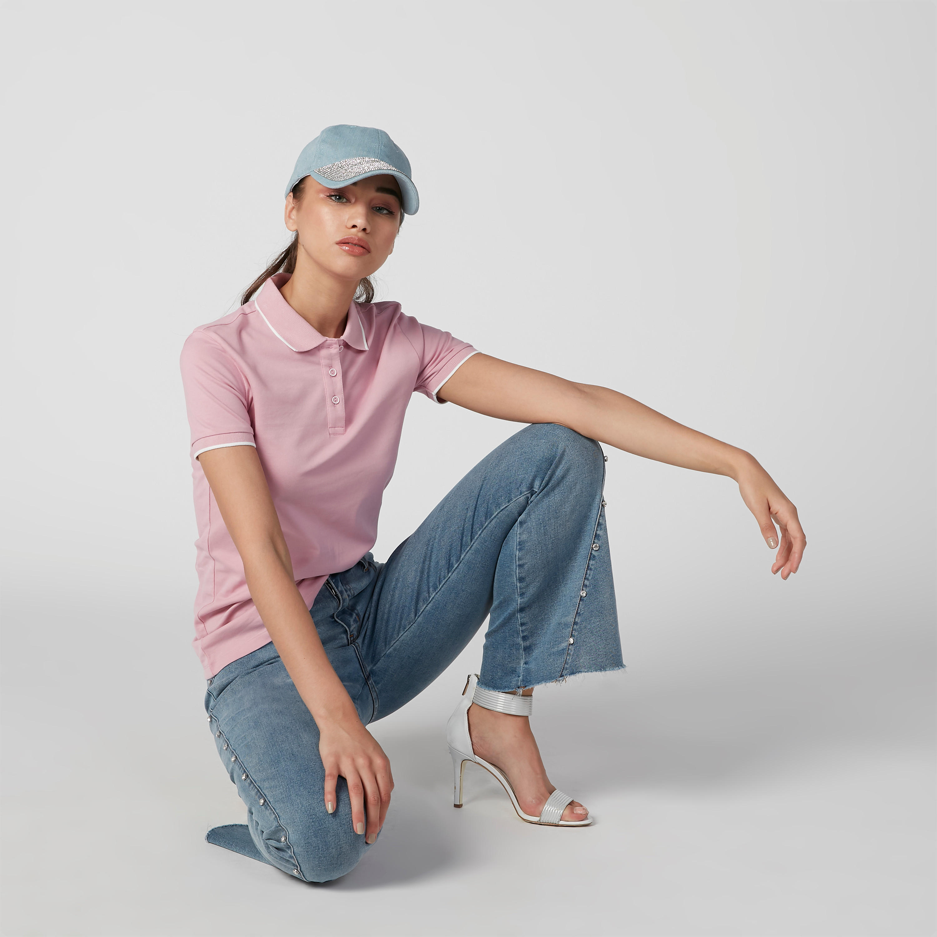 قبعة كاب بارزة الملمس بإبزيم إغلاق وتفاصيل مرصّعة-women-clothingaccessories-capsandhats-image-2