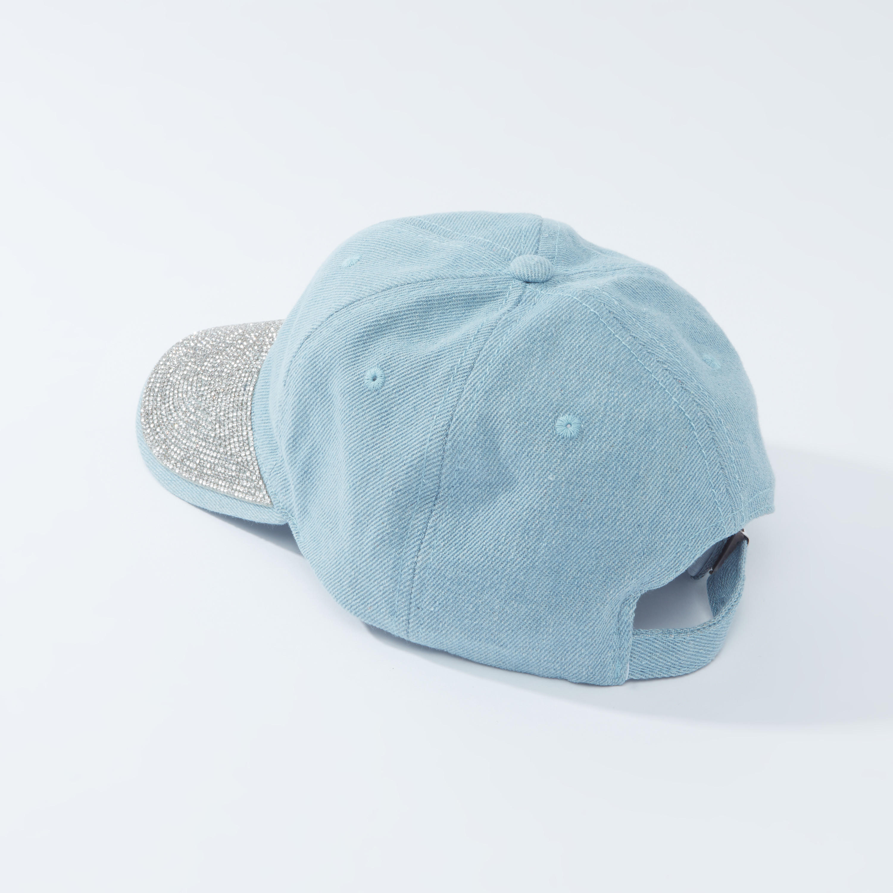 قبعة كاب بارزة الملمس بإبزيم إغلاق وتفاصيل مرصّعة-women-clothingaccessories-capsandhats-image-3