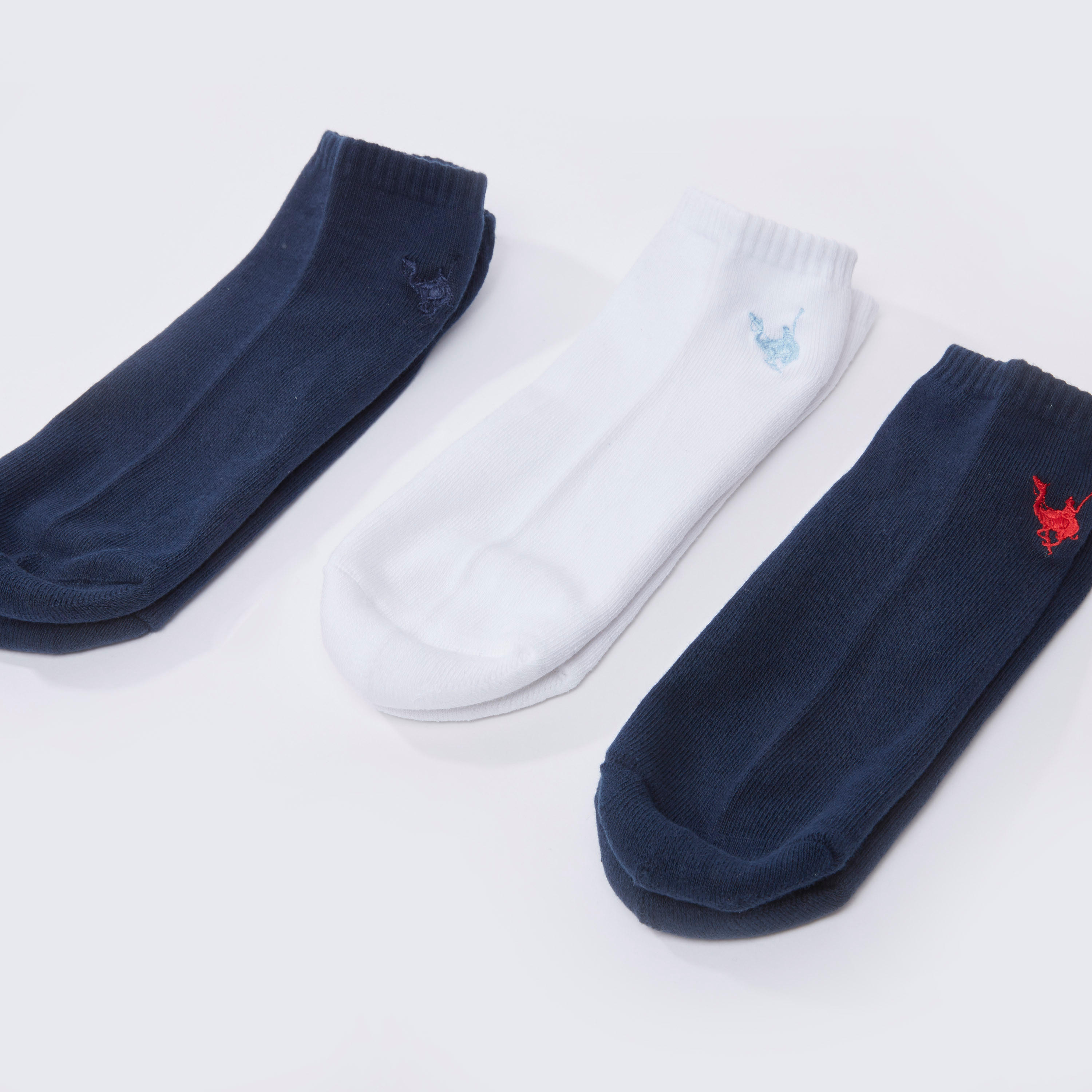 جوارب بارزة الملمس بطول الكاحل بحواف مضلّعة - طقم من 3 أزواج-men-socks-image-1